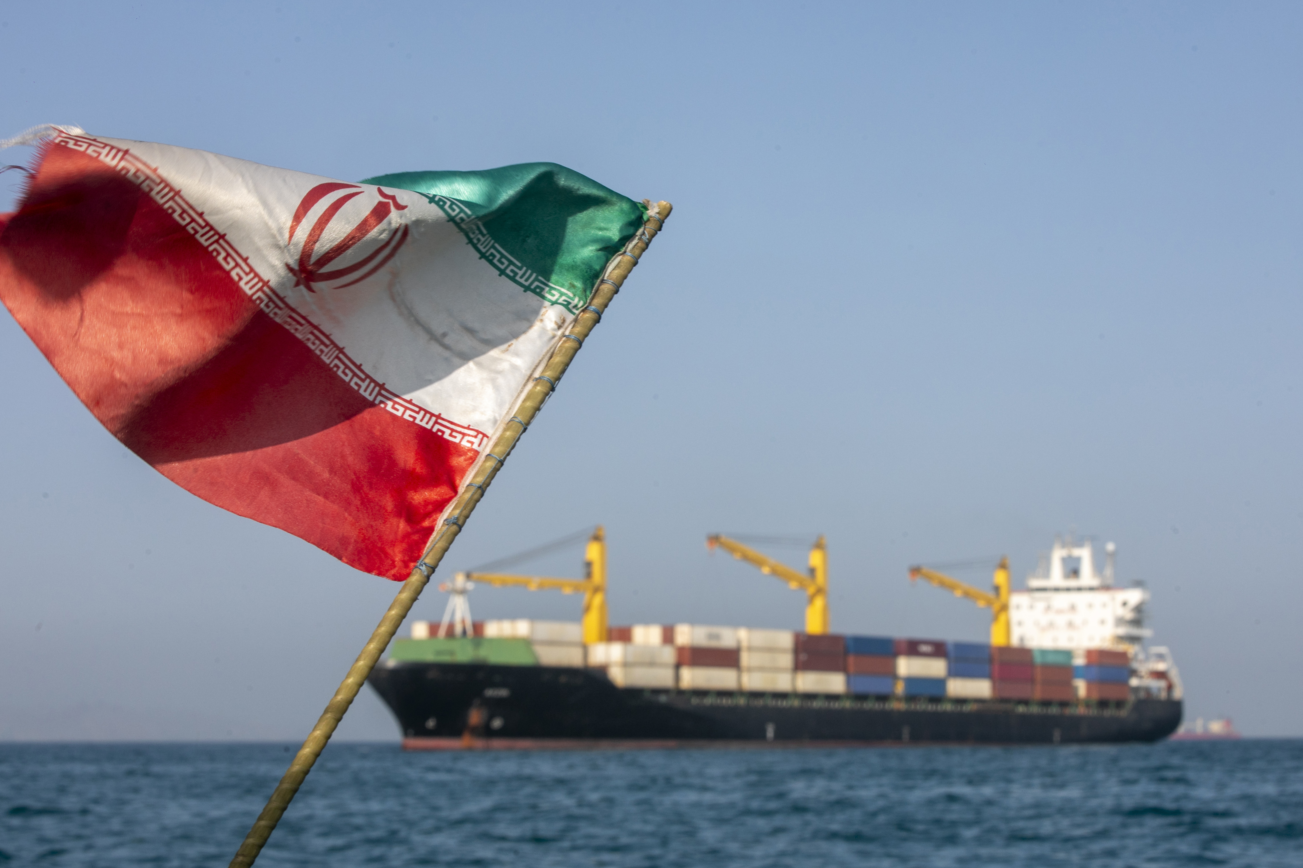 Irán anuncia que el estrecho de Ormuz permanecerá cerrado "hasta nuevo aviso"