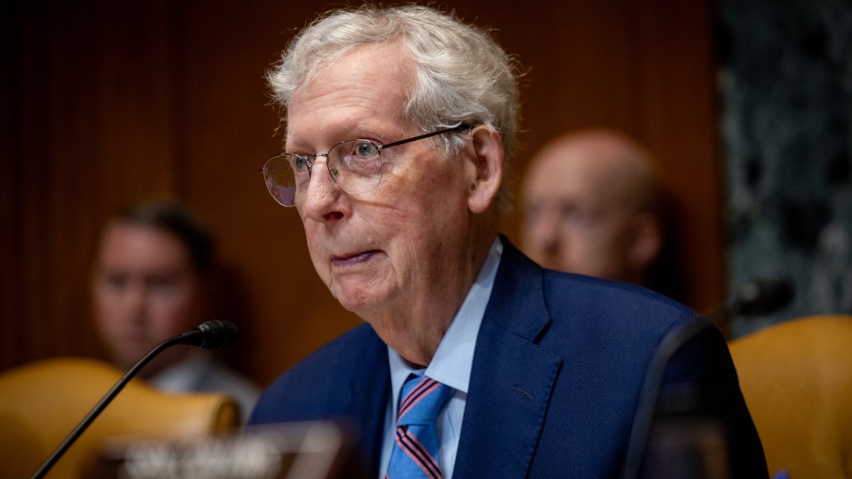 McConnell revela que estuvo inconsciente tras caída que lo hospitalizó hace un mes