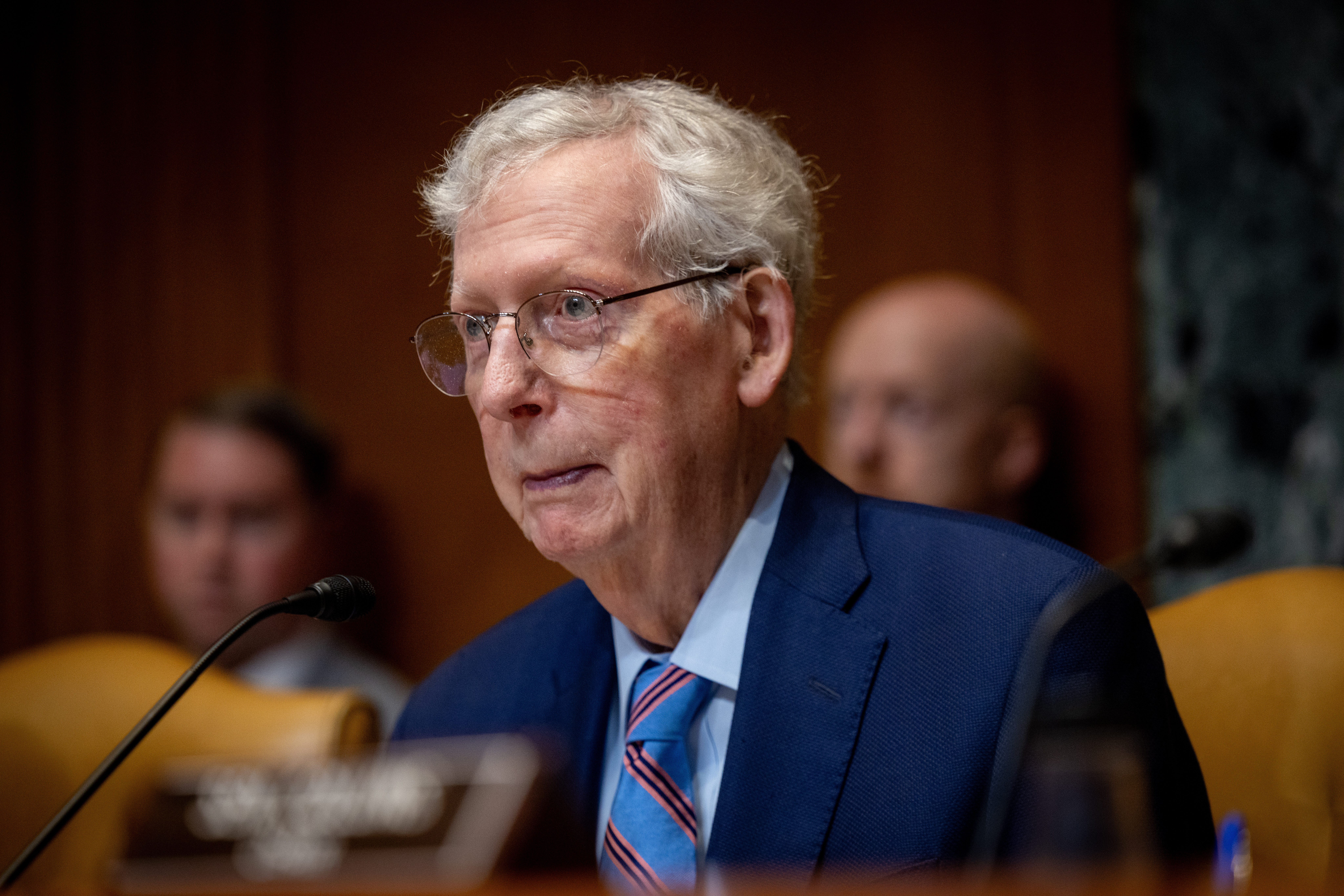 Mitch McConnell revela que estuvo inconsciente tras la caída que lo hospitalizó