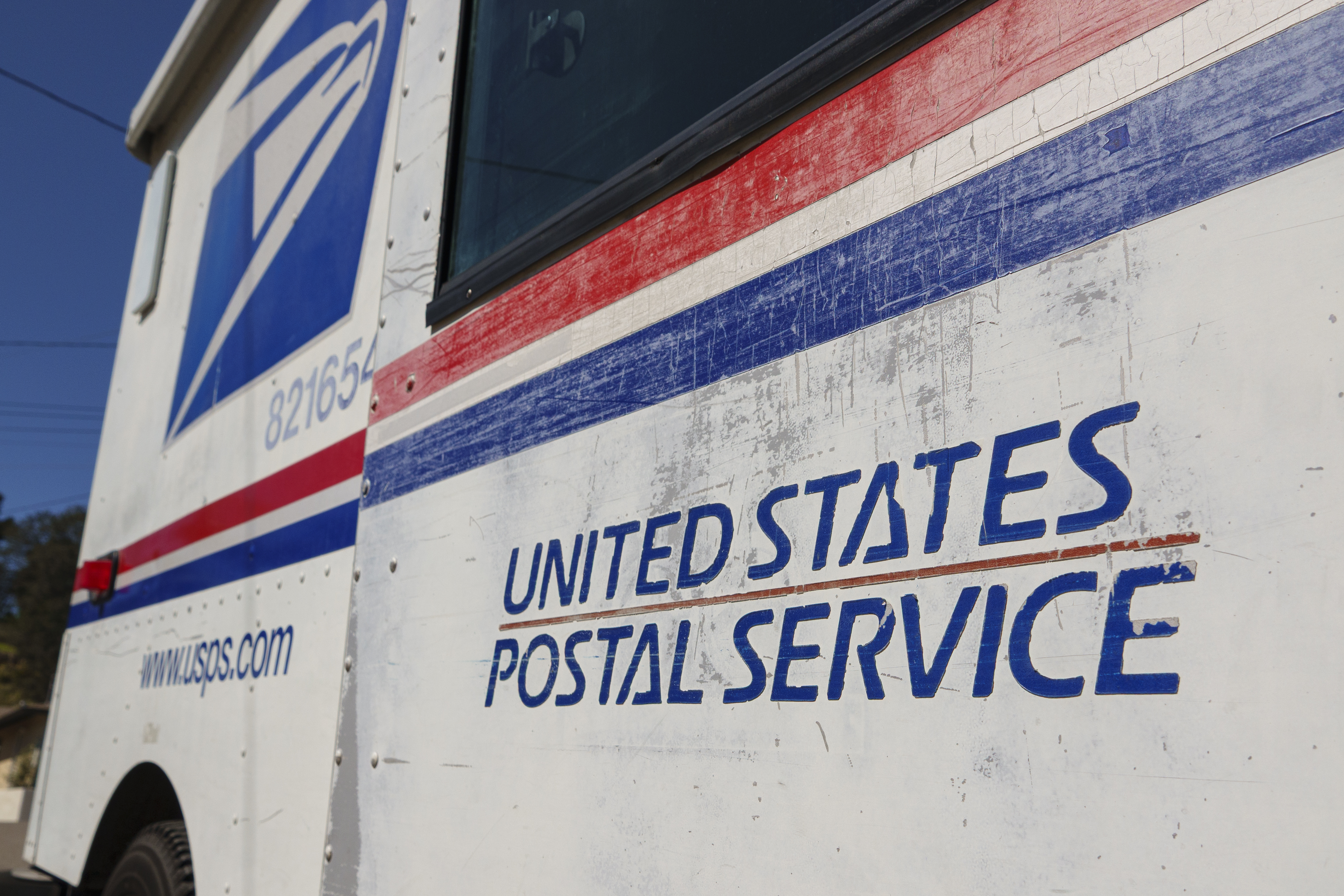 Secuestran y asesinan a trabajadora postal mientras repartía correo, según la policía