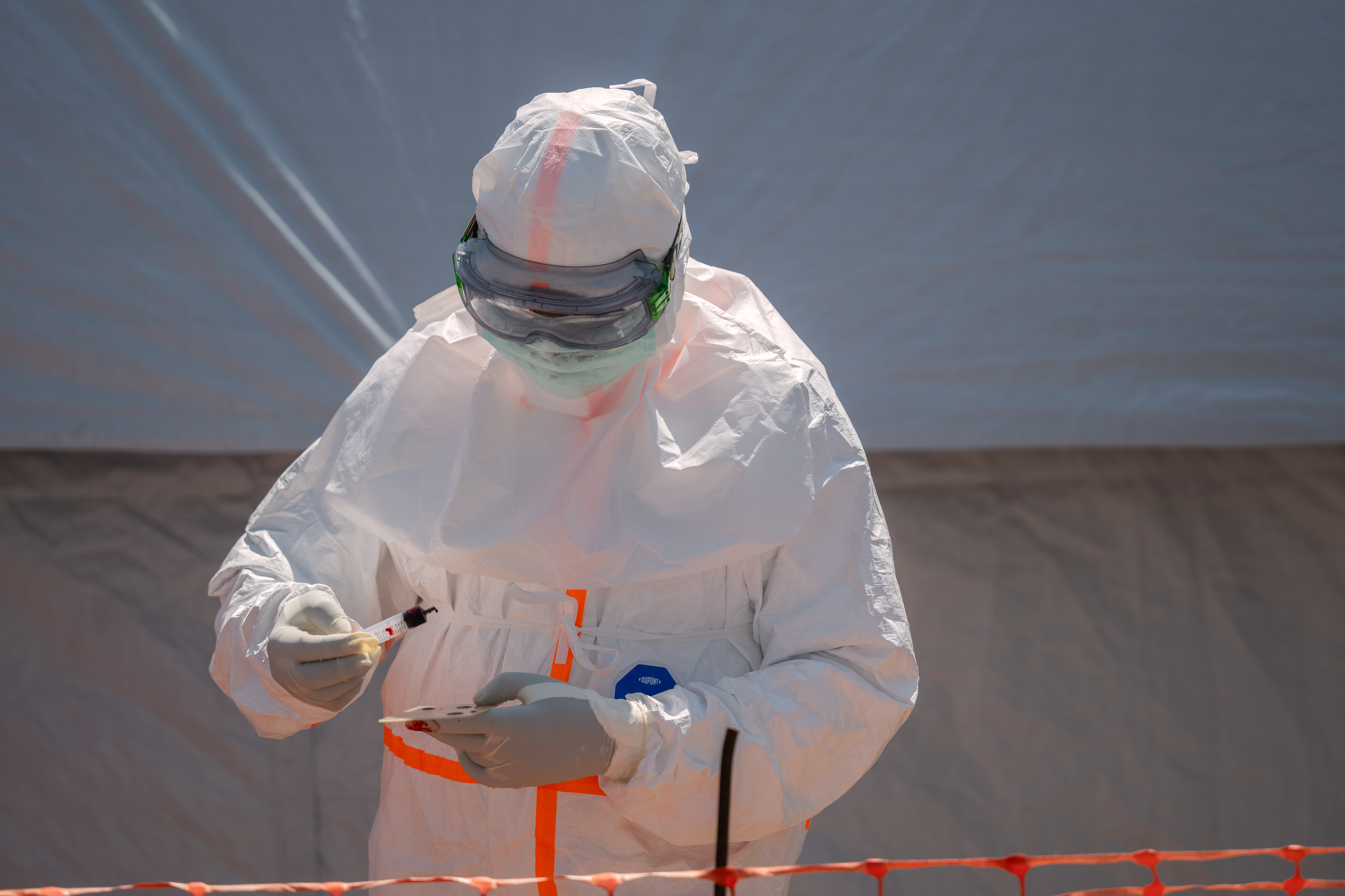 Ciudadano estadounidense que trabaja para organización humanitaria da positivo a ébola en Congo