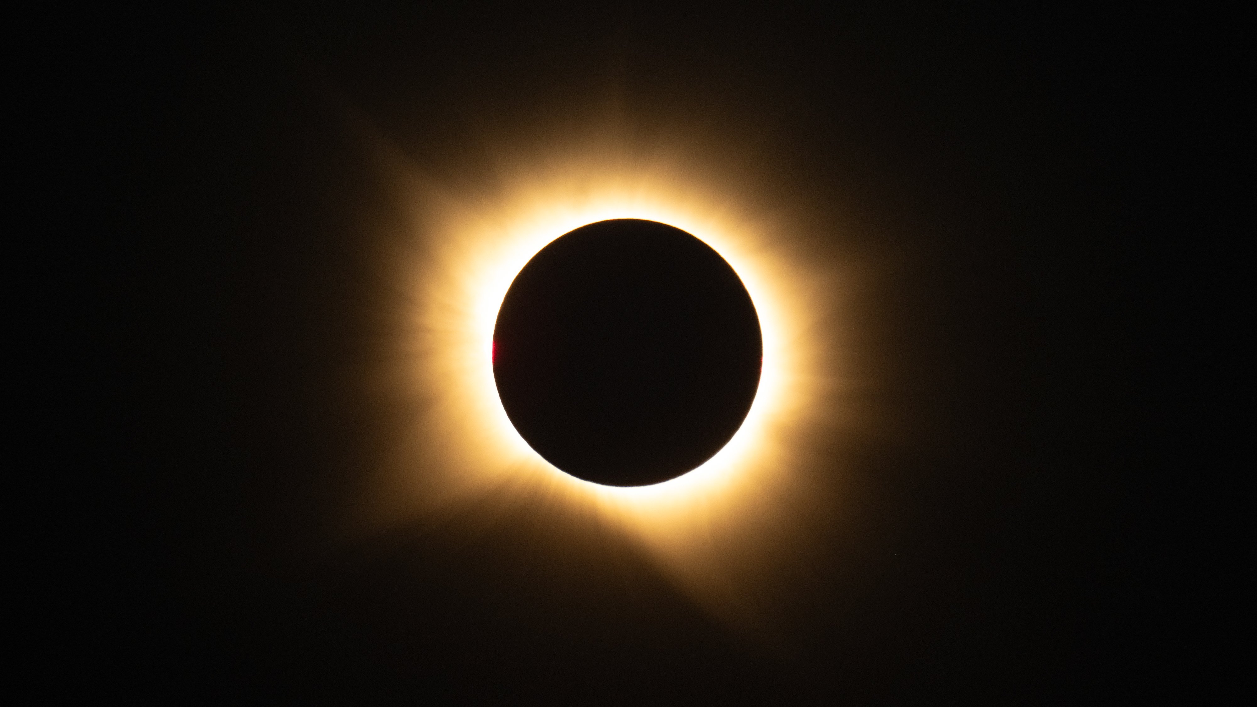 Imagen del artículo de Telemundo PR: Un espectacular eclipse solar oscureció el cielo este miércoles