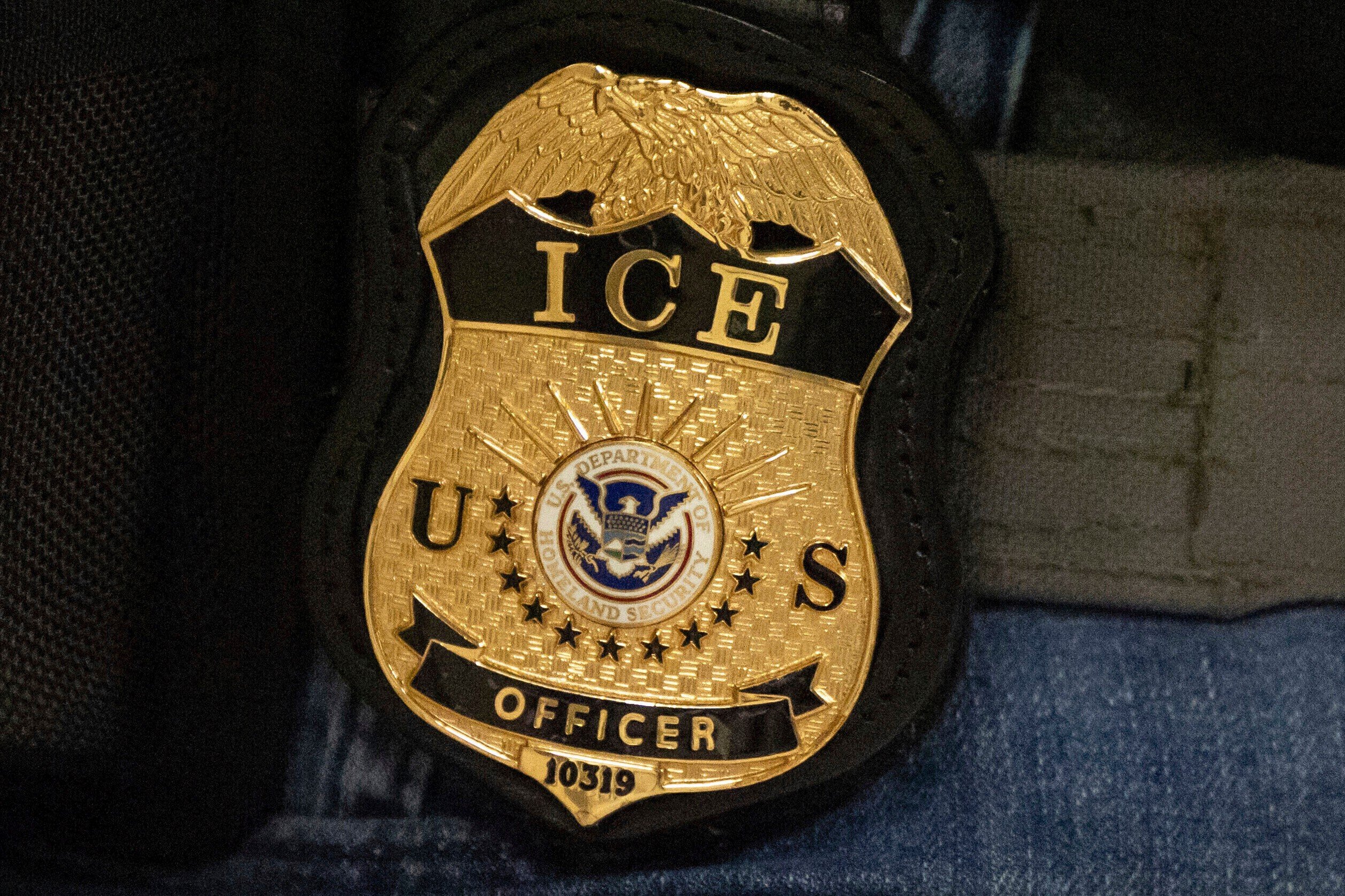 Imagen del artículo de Telemundo PR: ICE prevé equipar con cámaras corporales a sus agentes de campo para finales de agosto