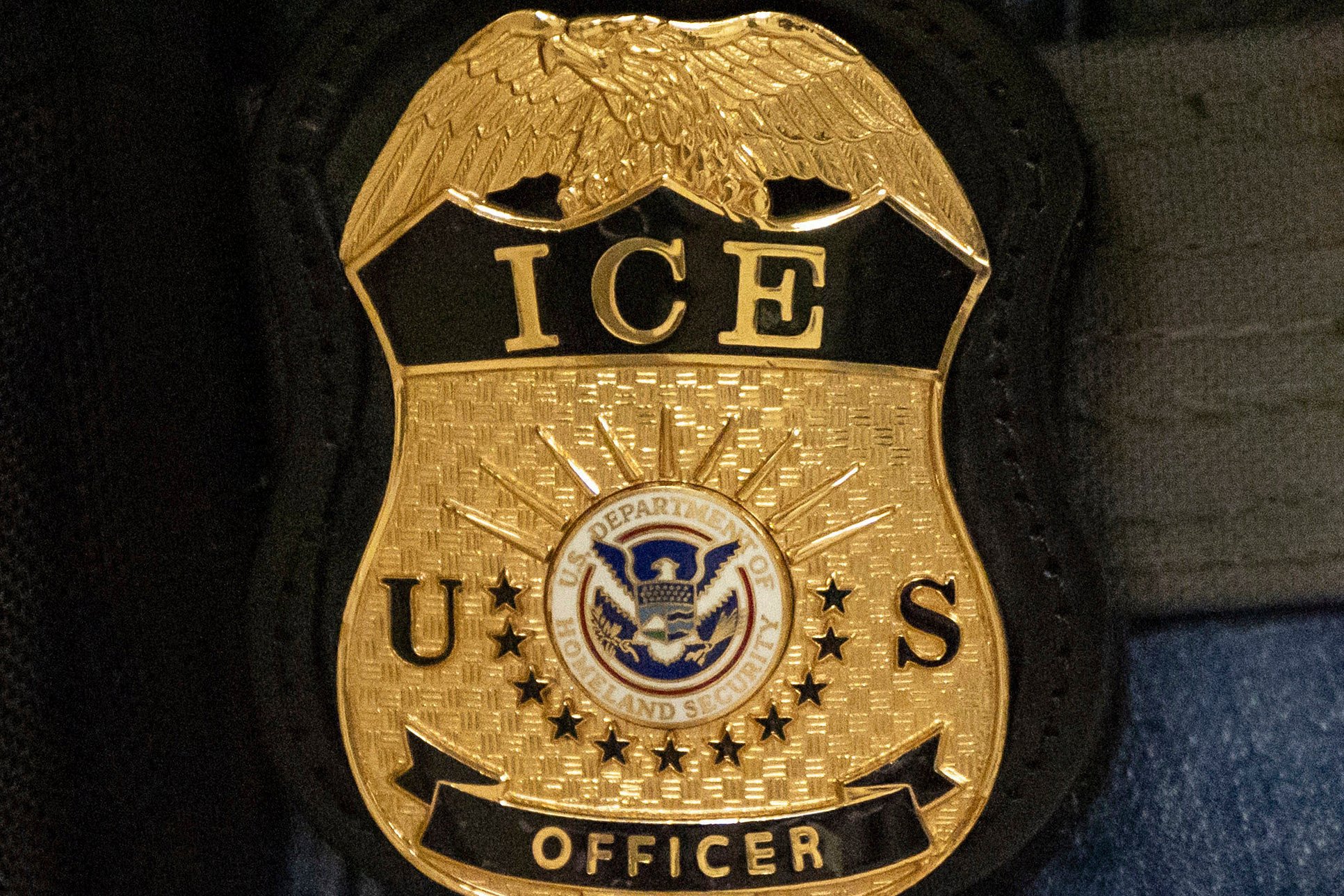 Imagen del artículo de Telemundo PR: ICE ofrece un seguro para proteger a policías locales que hagan arrestos migratorios
