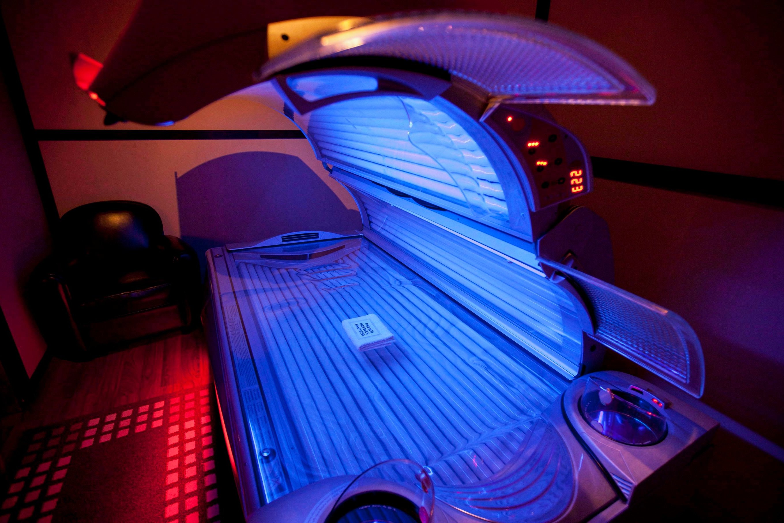 El bronceado vuelve a estar de moda, pero expertos advierten sobre sus riesgos