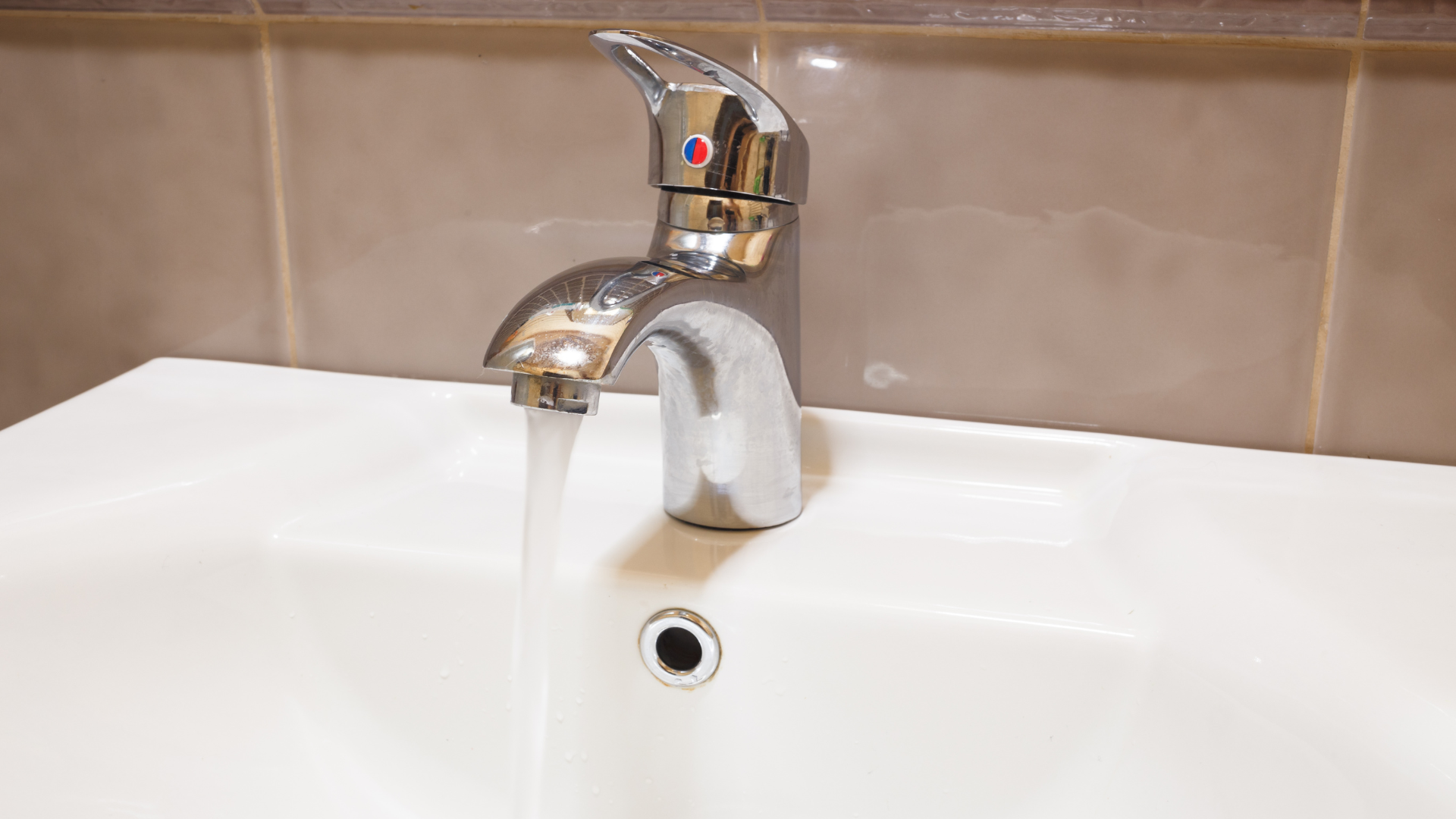 Imagen de la cobertura de: DACO pide denunciar cobros extra por agua y recuerda posible multa de hasta $10,000