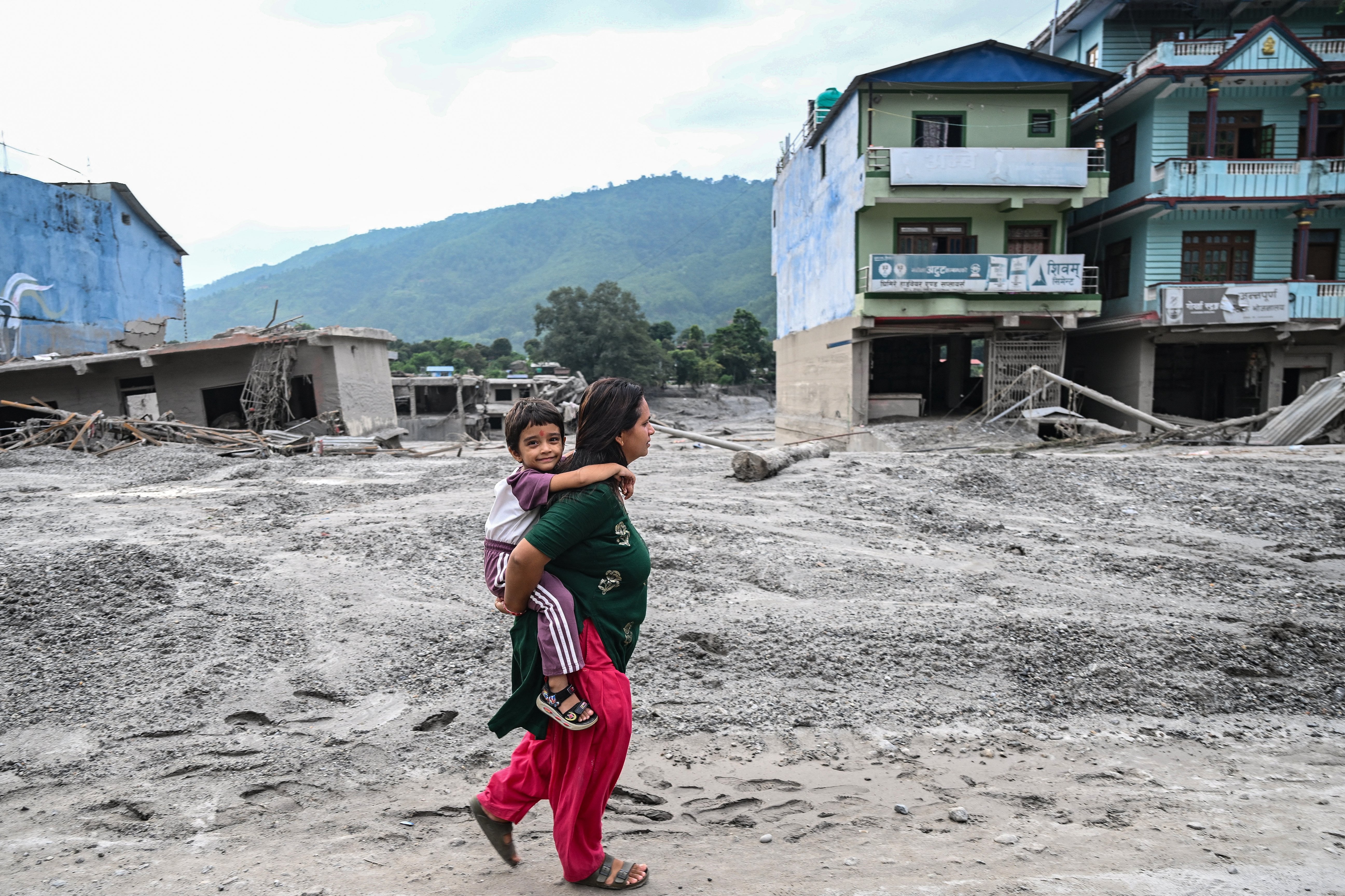 Imagen del artículo de Telemundo PR: Tras las mortales inundaciones, así se puede ayudar a las víctimas en Nepal