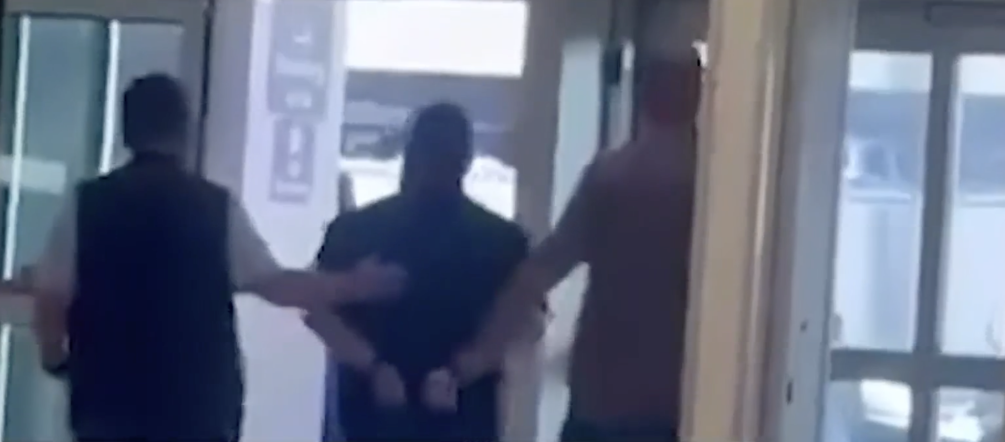 Imagen de la cobertura de: Liberan bajo fianza a pastor venezolano arrestado por ICE en aeropuerto de Texas
