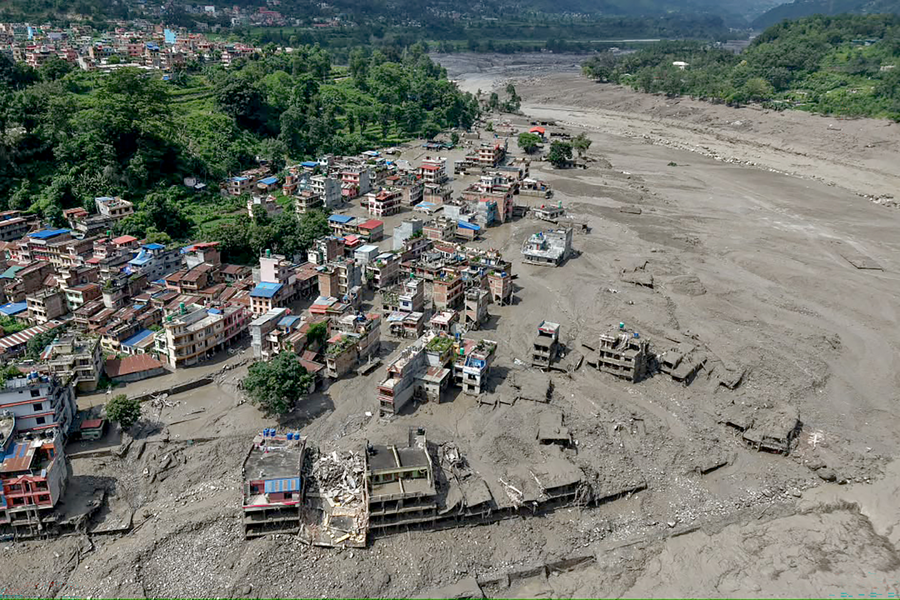 Suben muertes por inundaciones en Nepal: hay 1,003 muertos y 3,916 desaparecidos