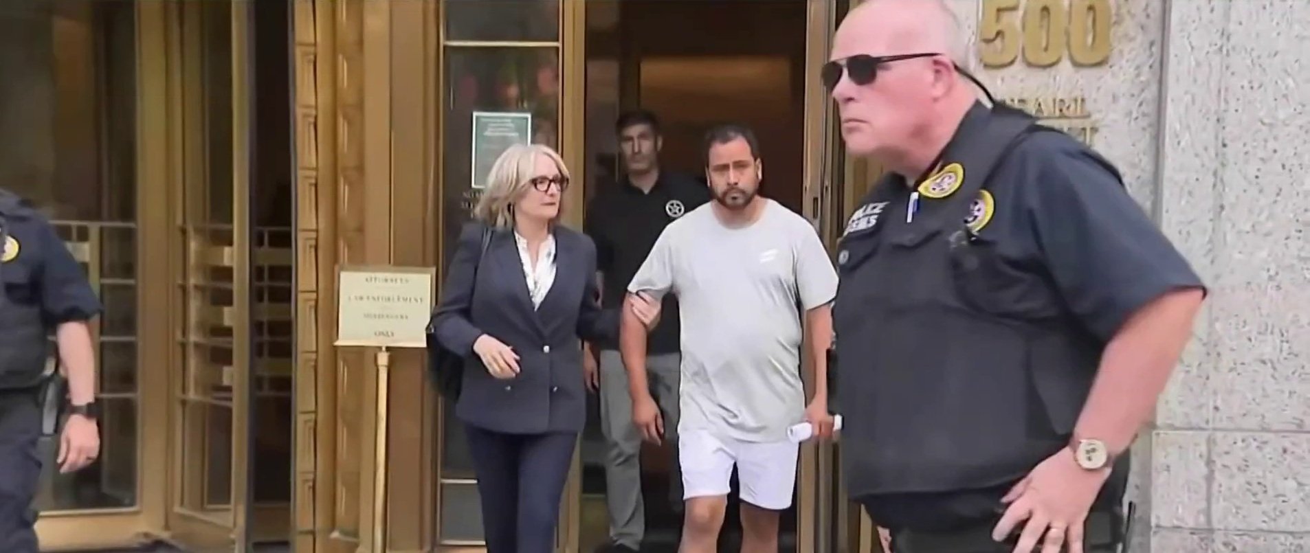 Imagen del artículo de Telemundo PR: EEUU busca deportar al capitán del barco que volcó en NY y dejó a una madre y su bebé sin vida