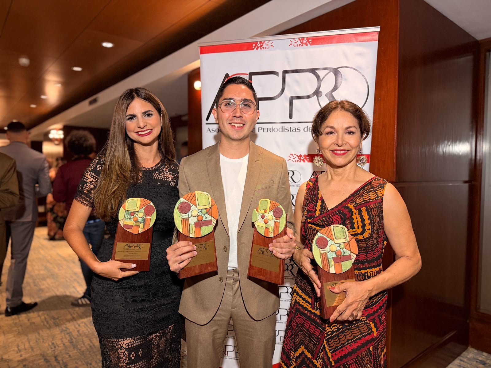 Periodistas de Telemundo reciben galardones de la ASPPRO