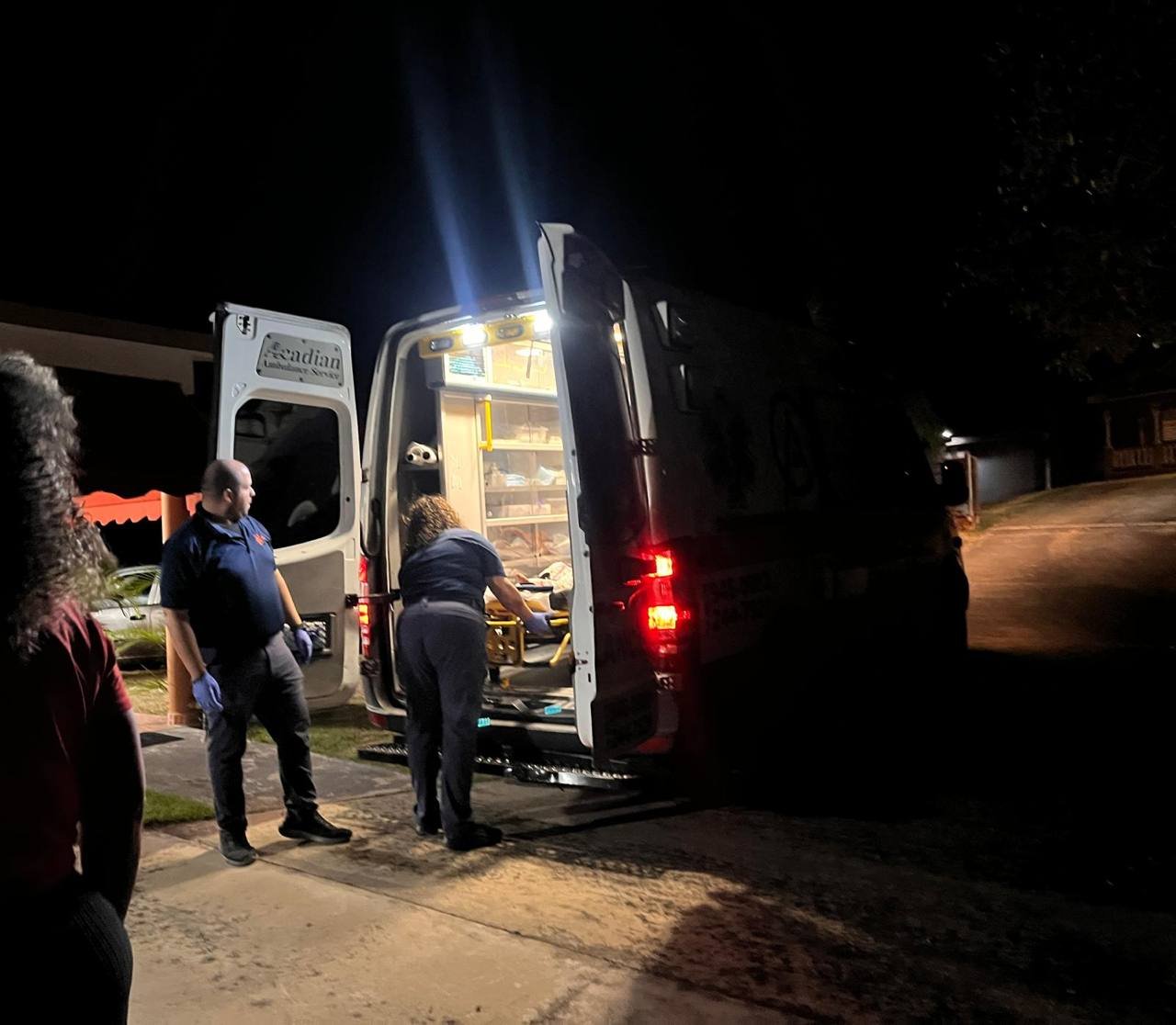 Imagen de la cobertura de: Agentes donan cisterna en Trujillo Alto tras intervención de Familia en hogar de Maunabo