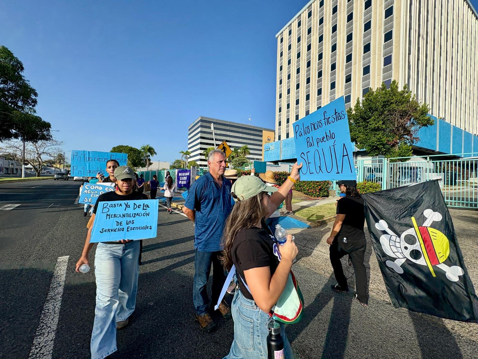 Imagen de la cobertura de: Colectiva Feminista en Construcción protesta frente a la AAA por problemas con el servicio de agua