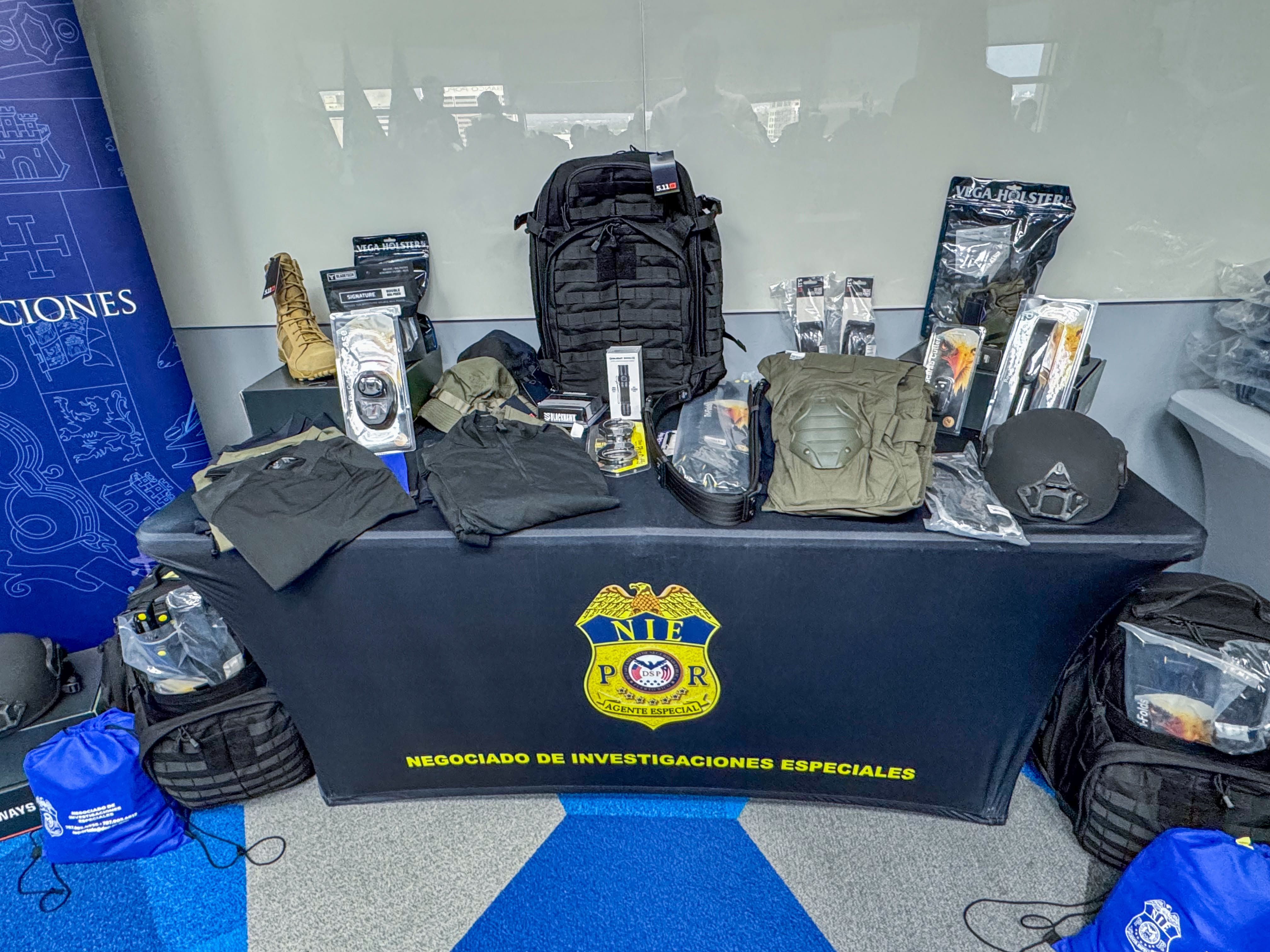 Imagen del artículo de Telemundo PR: DSP estrena nuevo equipo de armas y uniformes en el NIE
