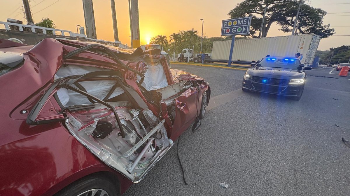 Conductor hospitalizado tras choque con camión en carretera PR-2 en Toa Baja
