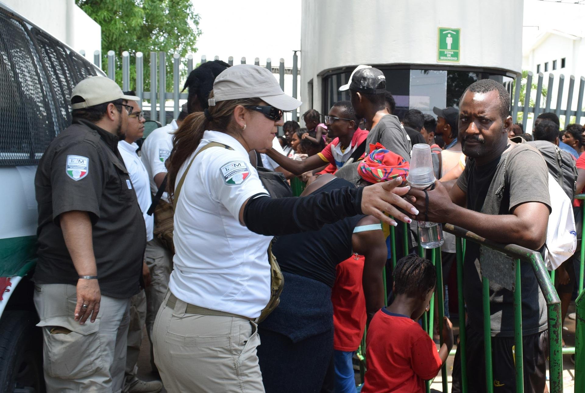 Imagen de la cobertura de: Migrantes cubanos se amotinan en México ante posible deportación
