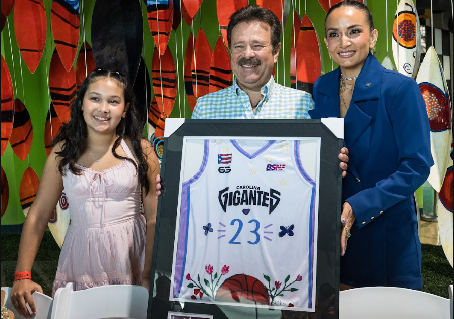Imagen del artículo de Telemundo PR: Una niña lleva su diseño hasta la cancha de las Gigantes de Carolina