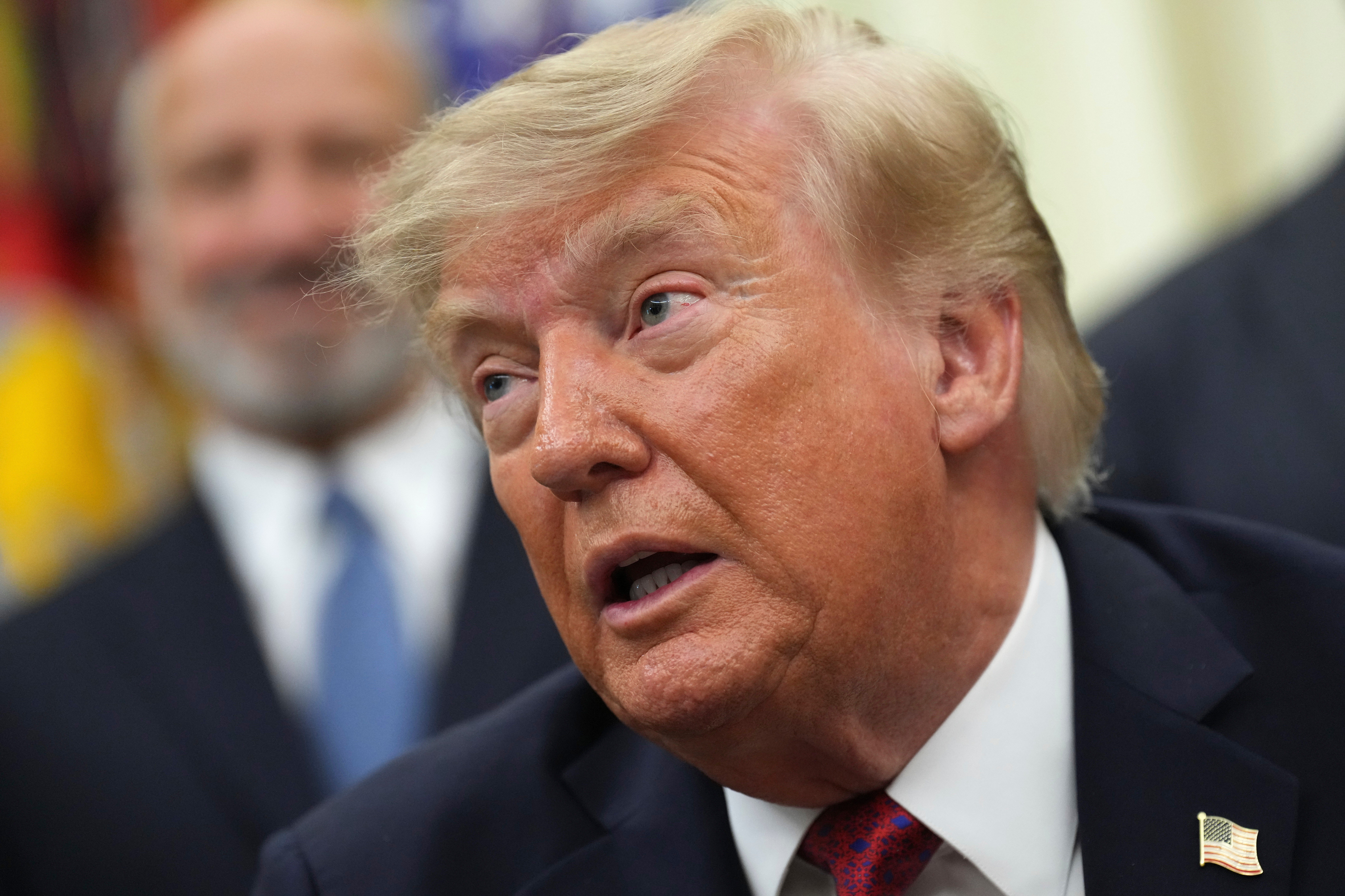 Trump promete más ataques luego de que Irán tomara represalias por otros ataques de EEUU