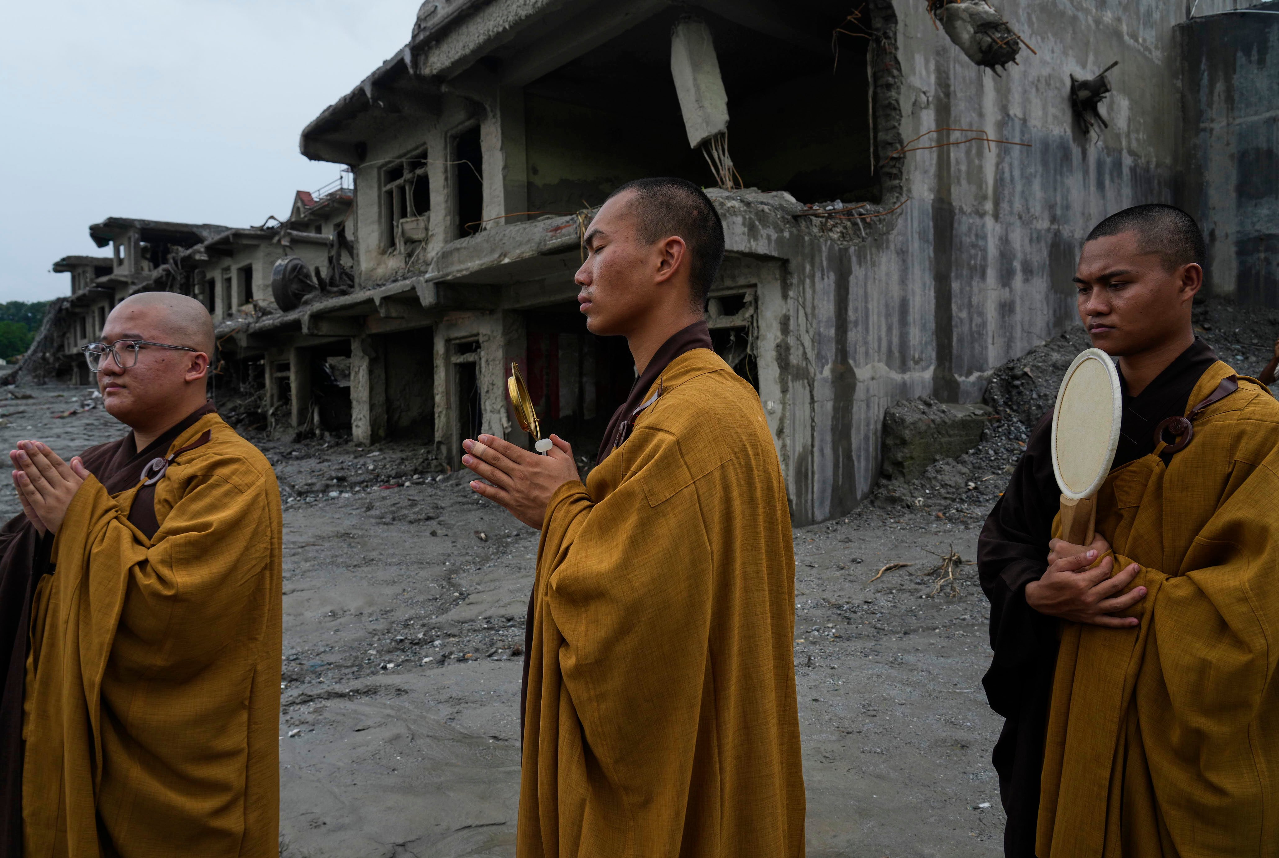 Nepal guarda luto a los 1,300 fallecidos por las inundaciones que sacudieron el país