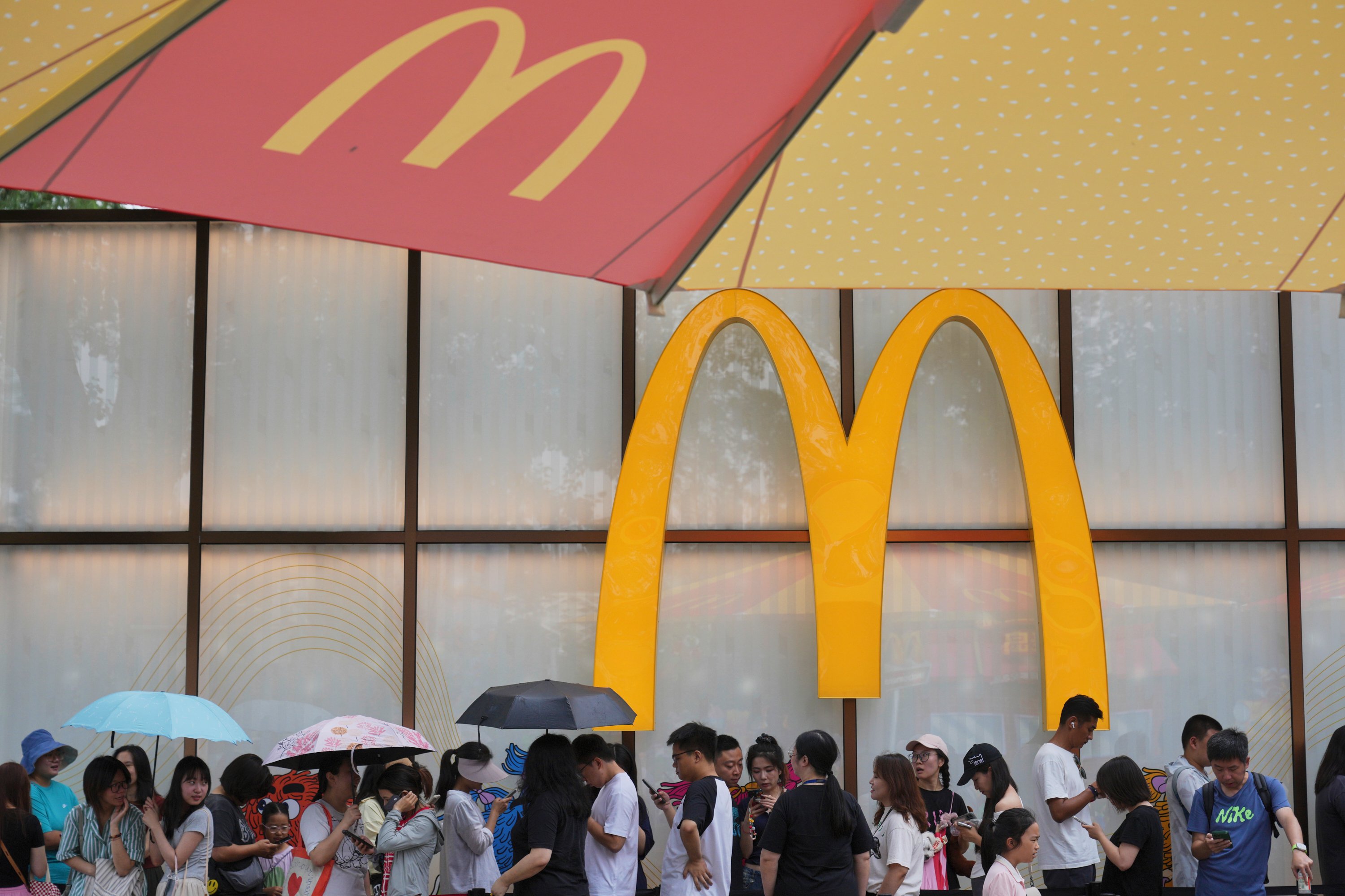 Imagen del artículo de Telemundo PR: Zonas de juego y espacios abiertos: McDonald’s anuncia modernización para 2036