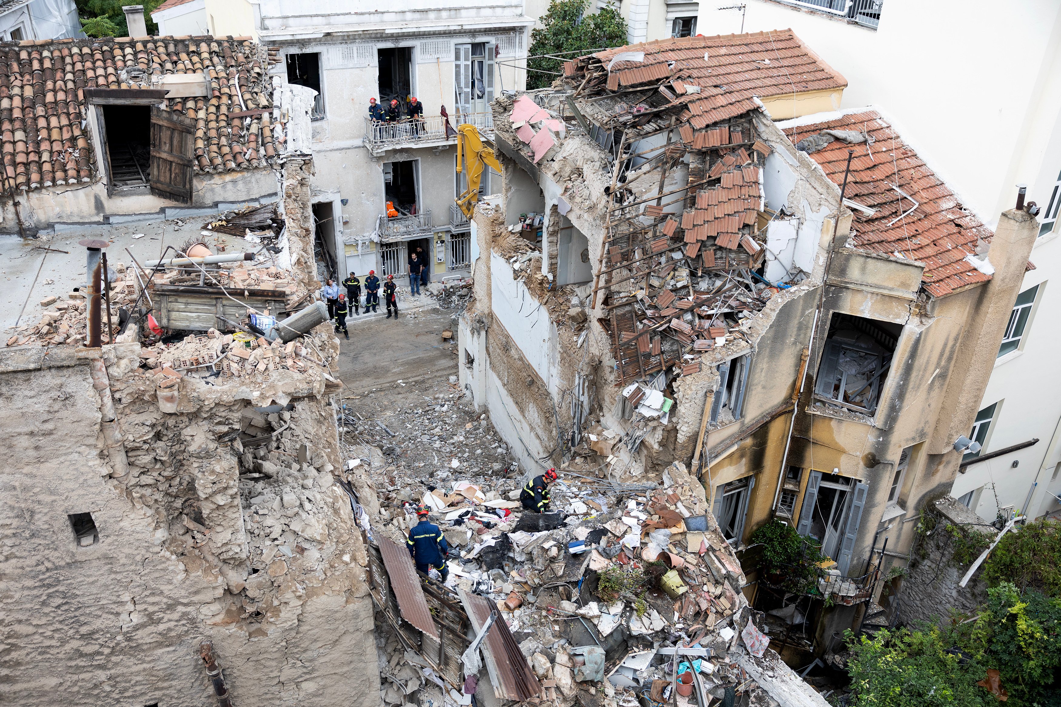 Imagen del artículo de Telemundo PR: Mueren cuatro estadounidenses tras derrumbe de edificio por una explosión en Grecia