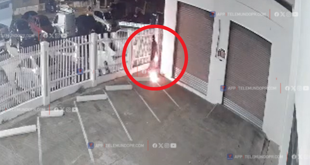 Imagen del artículo de Telemundo PR: Arrestan a hombre que quedó captado al intentar incendiar autos en cuartel