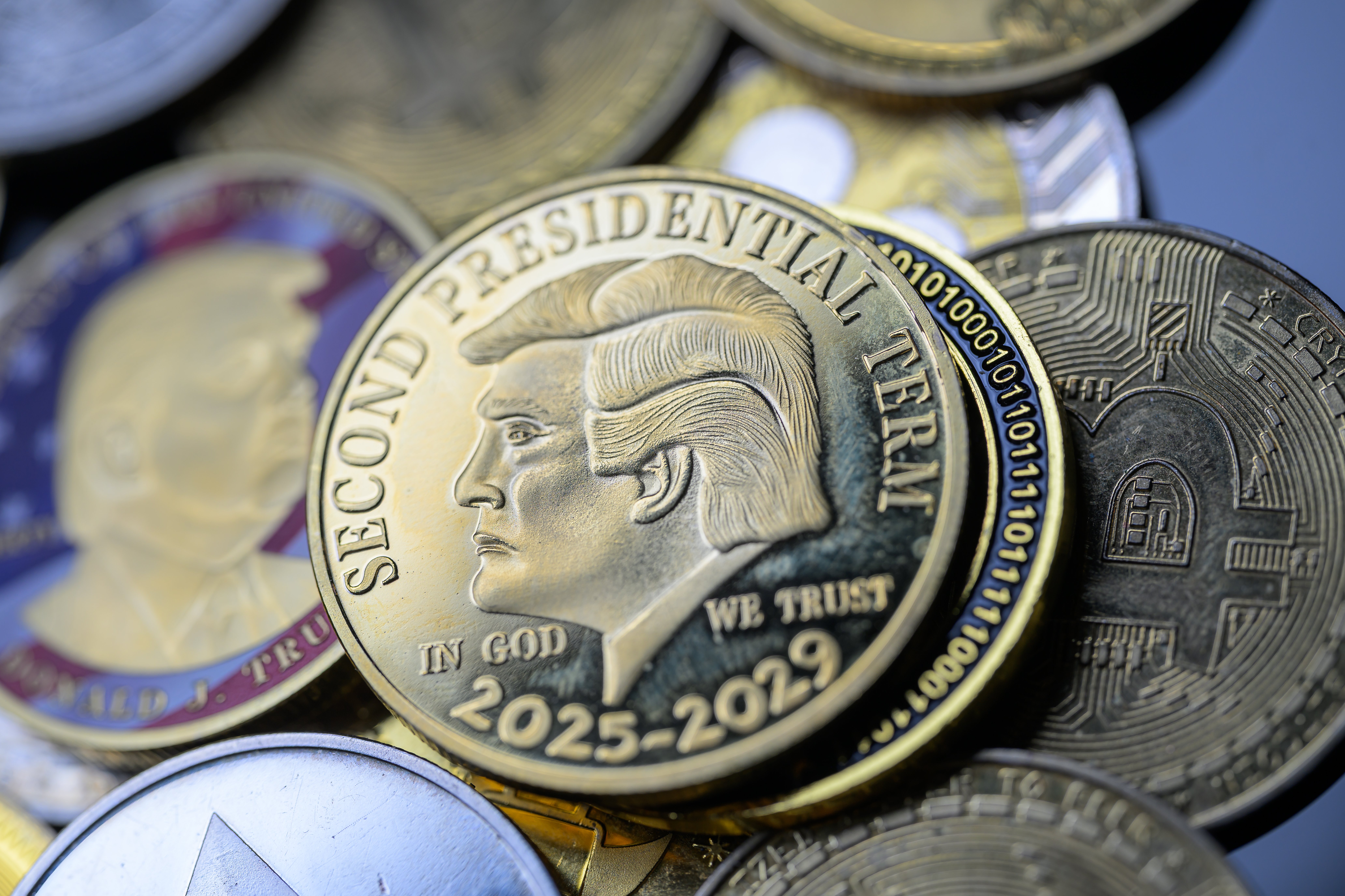 Imagen del artículo de Telemundo PR: Sale a la venta moneda de $1 con el rostro del presidente Trump