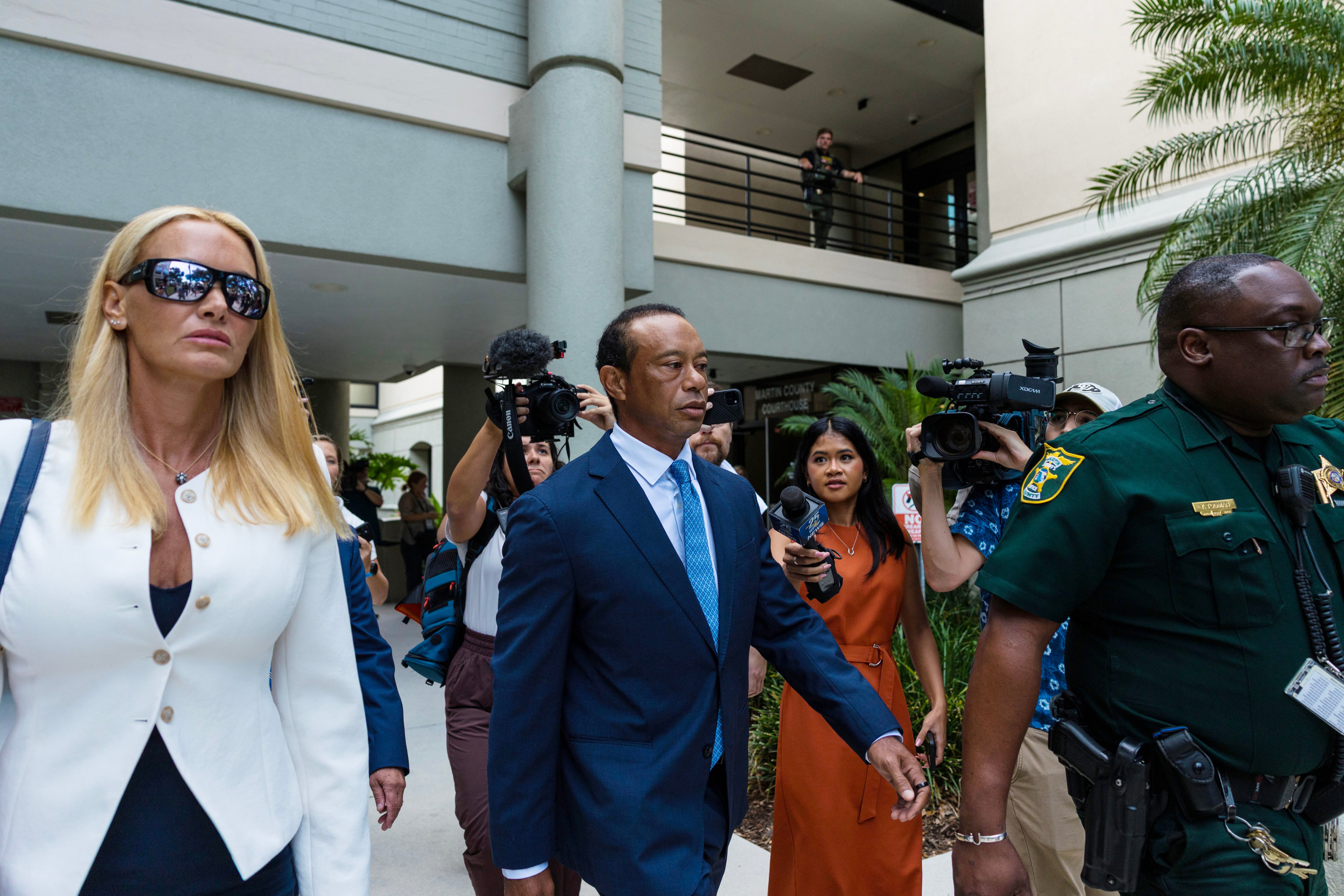 Tiger Woods cambia su declaración de no culpable en Florida; juez le suspende la licencia por 5 años