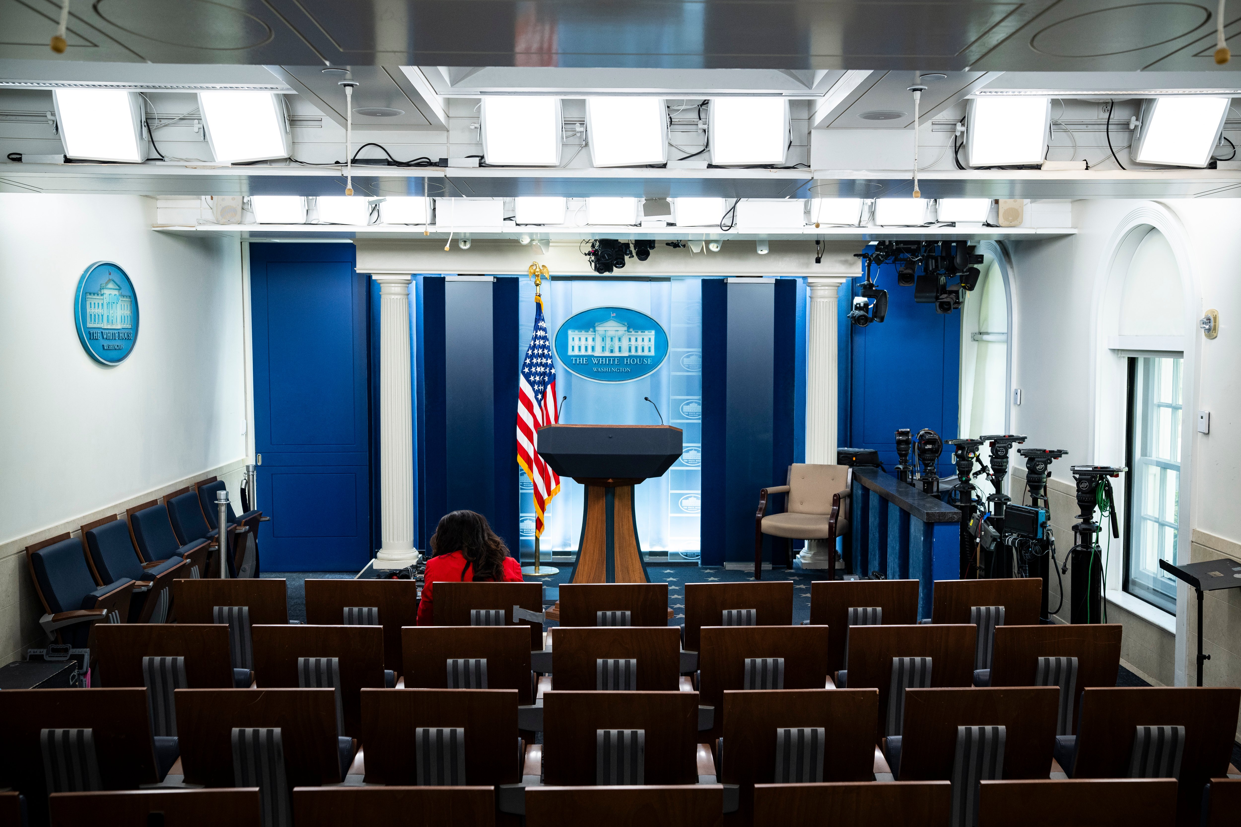Imagen del artículo de Telemundo PR: Reporteros de CNN, MS NOW y Politico logran acceso a la Casa Blanca tras fallo judicial