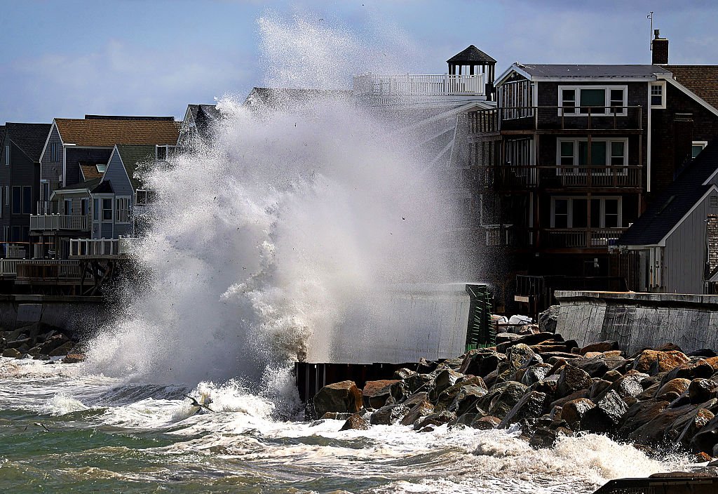 Imagen de la cobertura de: Tormenta en el noreste de Estados Unidos sigue causando apagones, inundaciones y cancelaciones