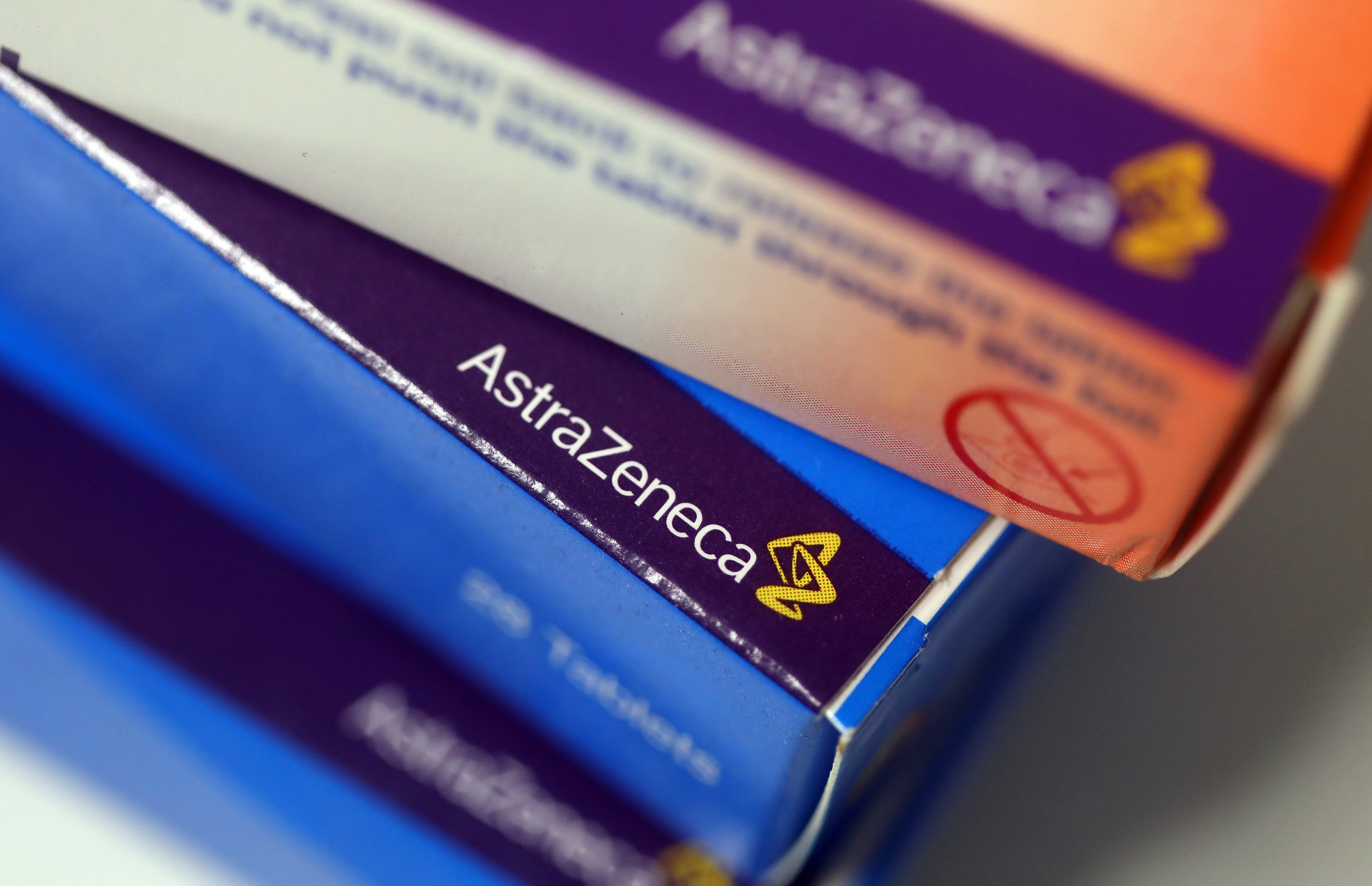 FDA aprueba píldora de AstraZeneca para tratar el cáncer de mama avanzado
