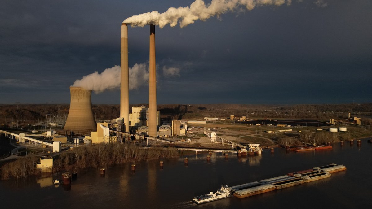 EPA revoca norma que limitaba emisiones de gases de plantas eléctricas en EE.UU.