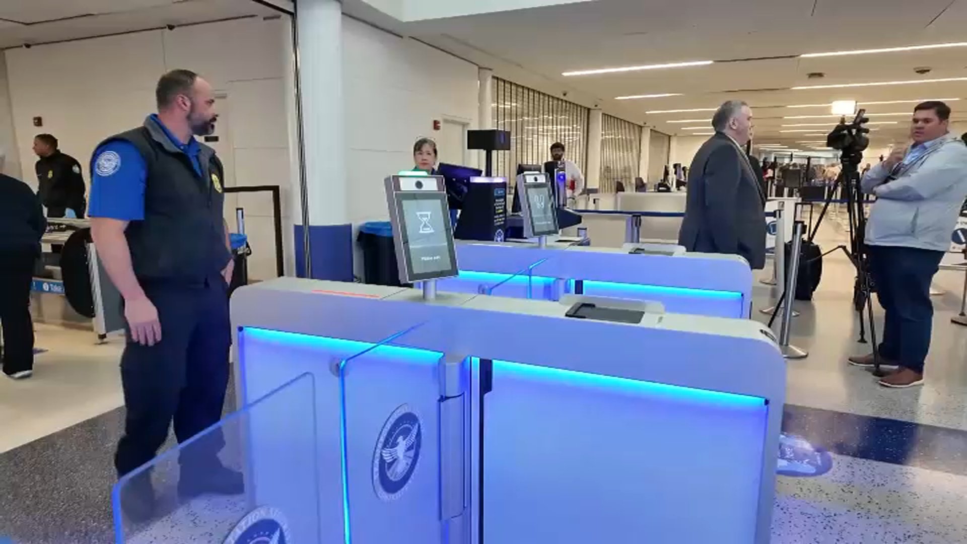 Sin pasaporte: nuevo sistema examinará a viajeros en segundos en este aeropuerto