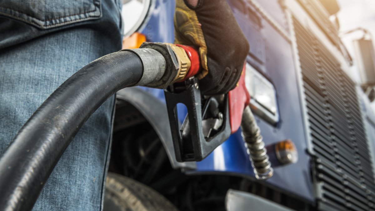 Precio récord del diésel en EEUU amenaza con encarecer productos cotidianos