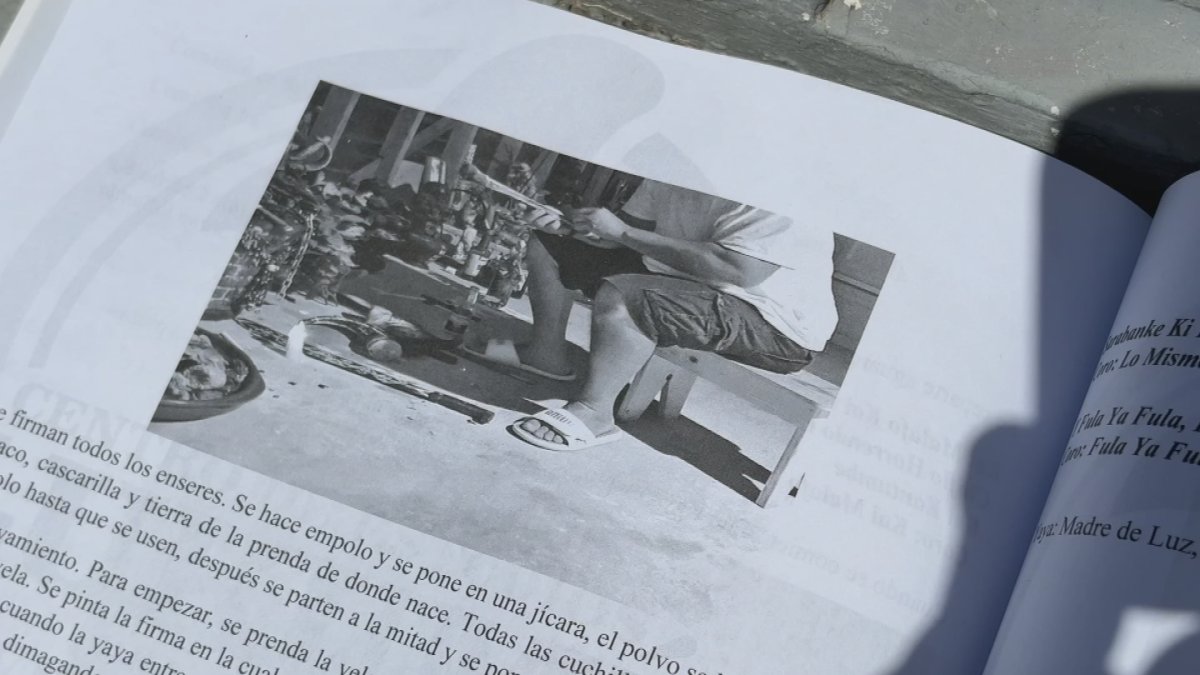 Hallan altar con presuntos huesos humanos tras denuncia de violencia doméstica
