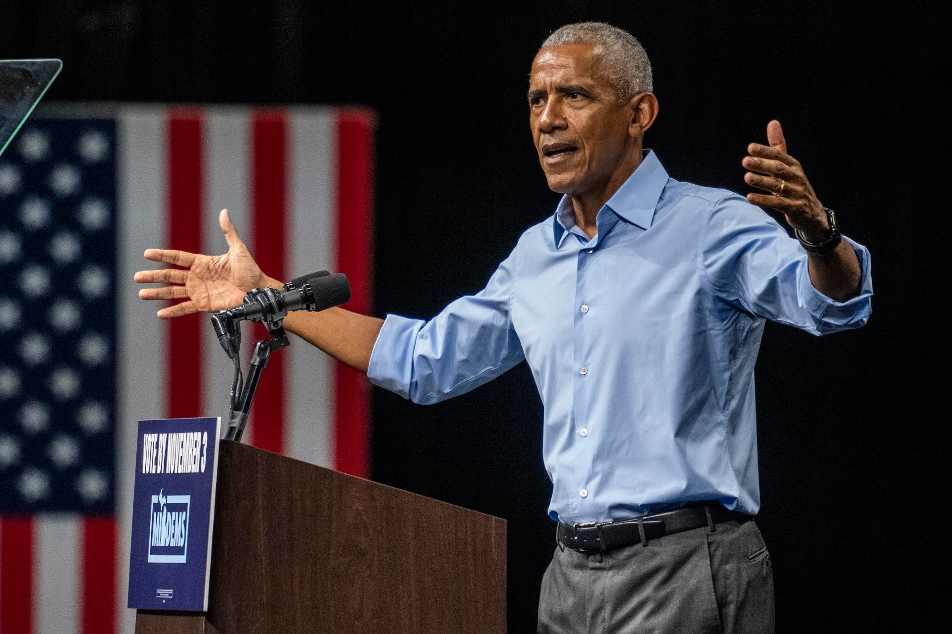 Obama se burla de Trump por "movilizar al Gobierno" y responder a una broma suya