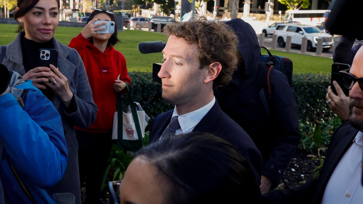 Zuckerberg evalúa mudarse de California ante posible impuesto a los ricos