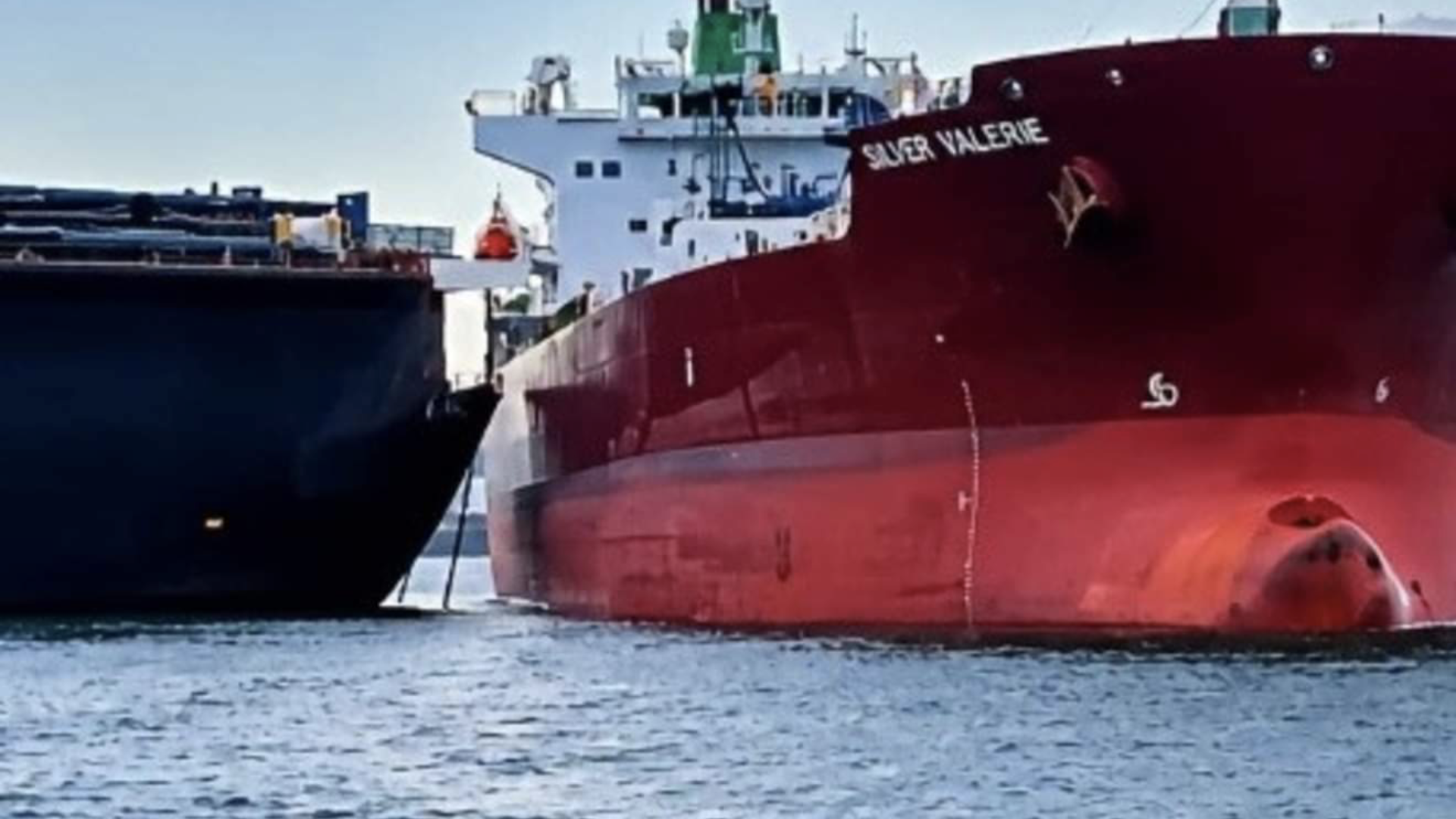 Imagen del artículo de Telemundo PR: Buque petrolero choca contra embarcación de Crowley en el puerto de San Juan