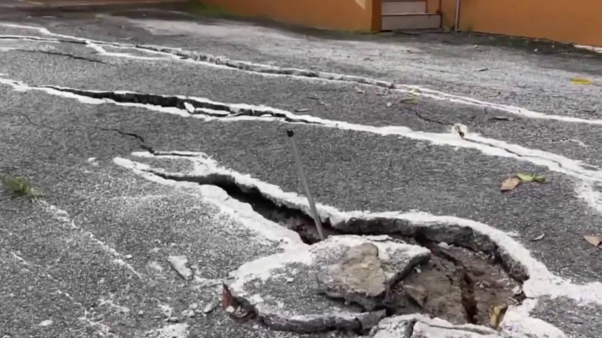 Gobierno asigna $114.4 millones a 42 municipios para repavimentar carreteras