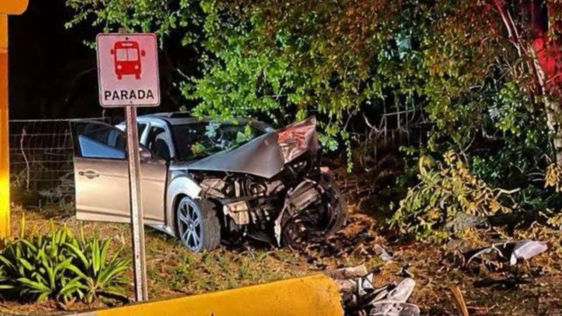 Hombre muere tras impactar un poste de concreto en Juana Díaz