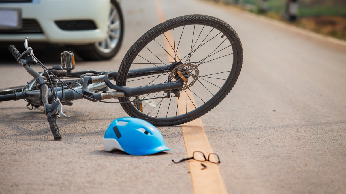 Proponen suspender por 10 años licencias a conductores que atropellen ciclistas