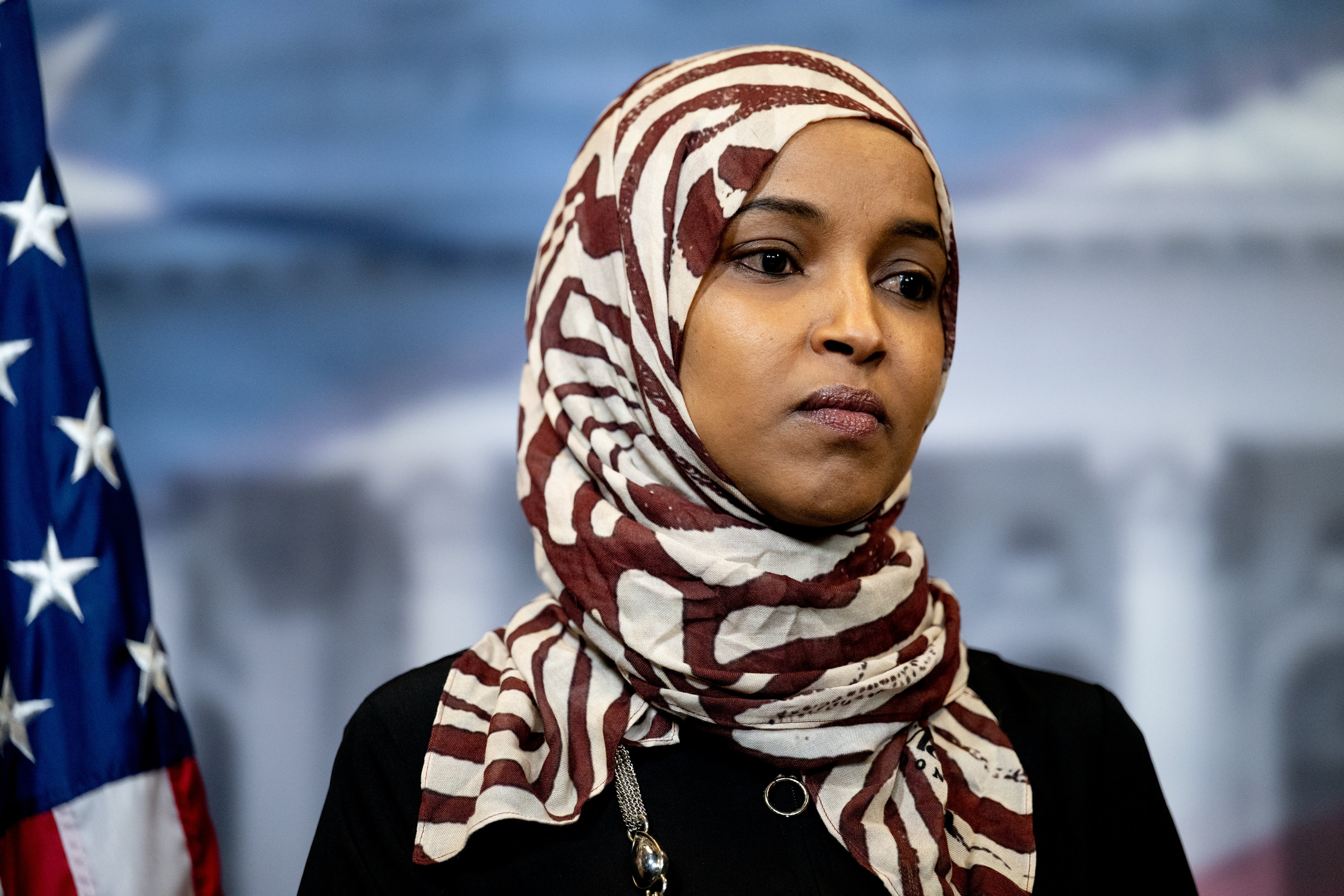 Imagen de la cobertura de: Departamento de Justicia cita a familiares de Ilhan Omar tras registro de su casa