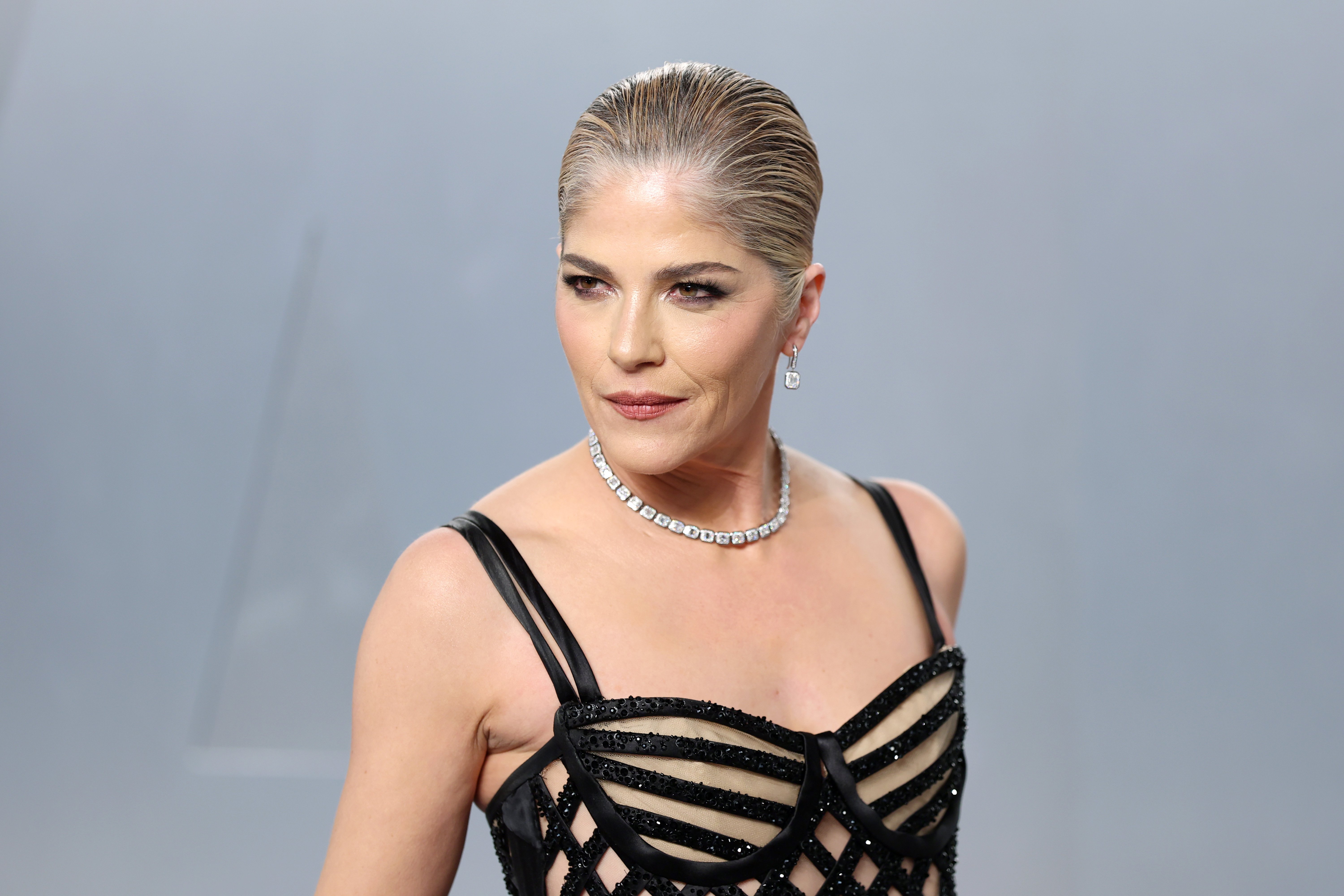 Imagen de la cobertura de: Selma Blair habría sufrido una emergencia médica en un vuelo; sigue el caso por agresión