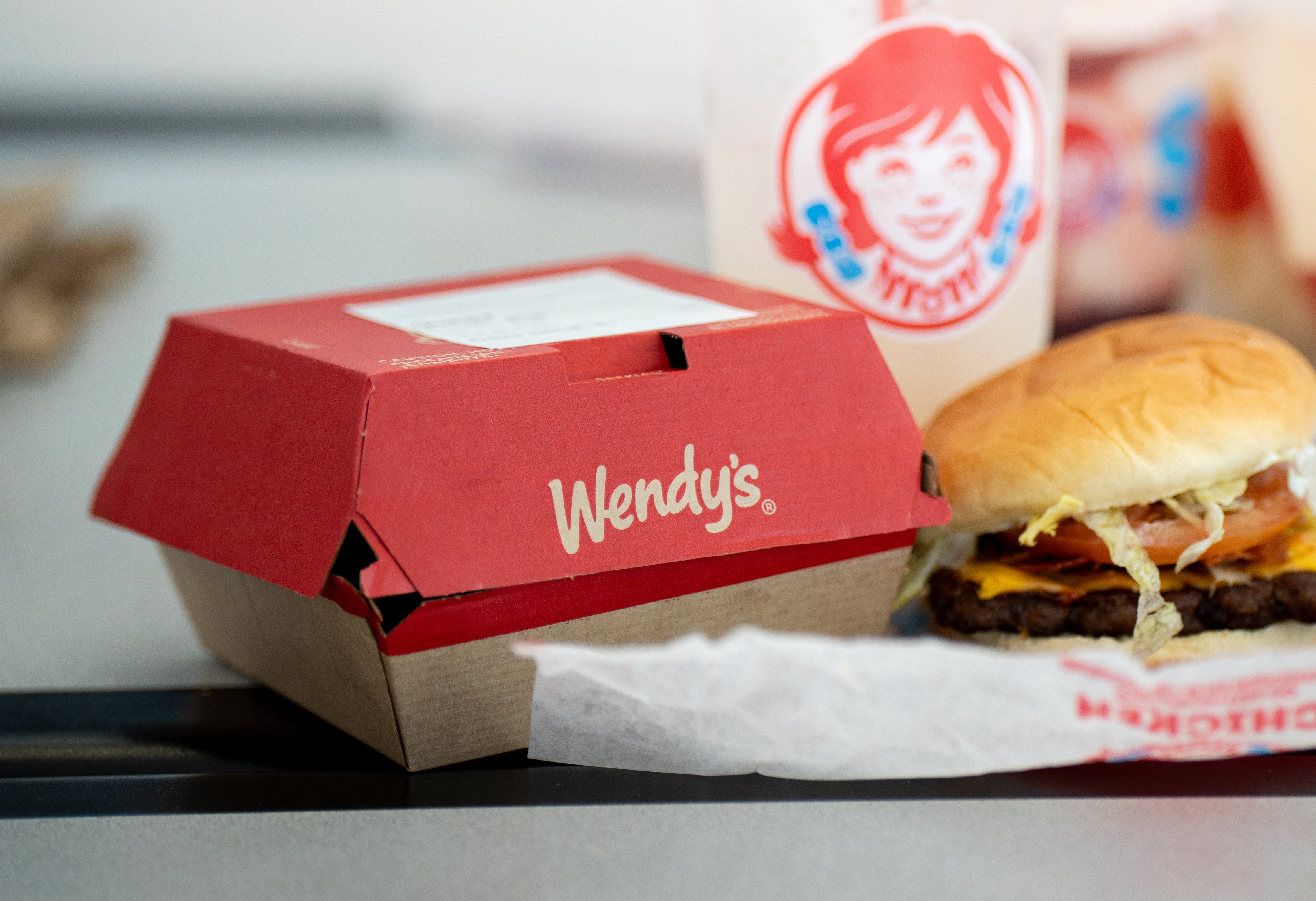 Imagen del artículo de Telemundo PR: Wendy’s, que enfrenta dificultades por los precios de la carne, recibe una oferta de compra