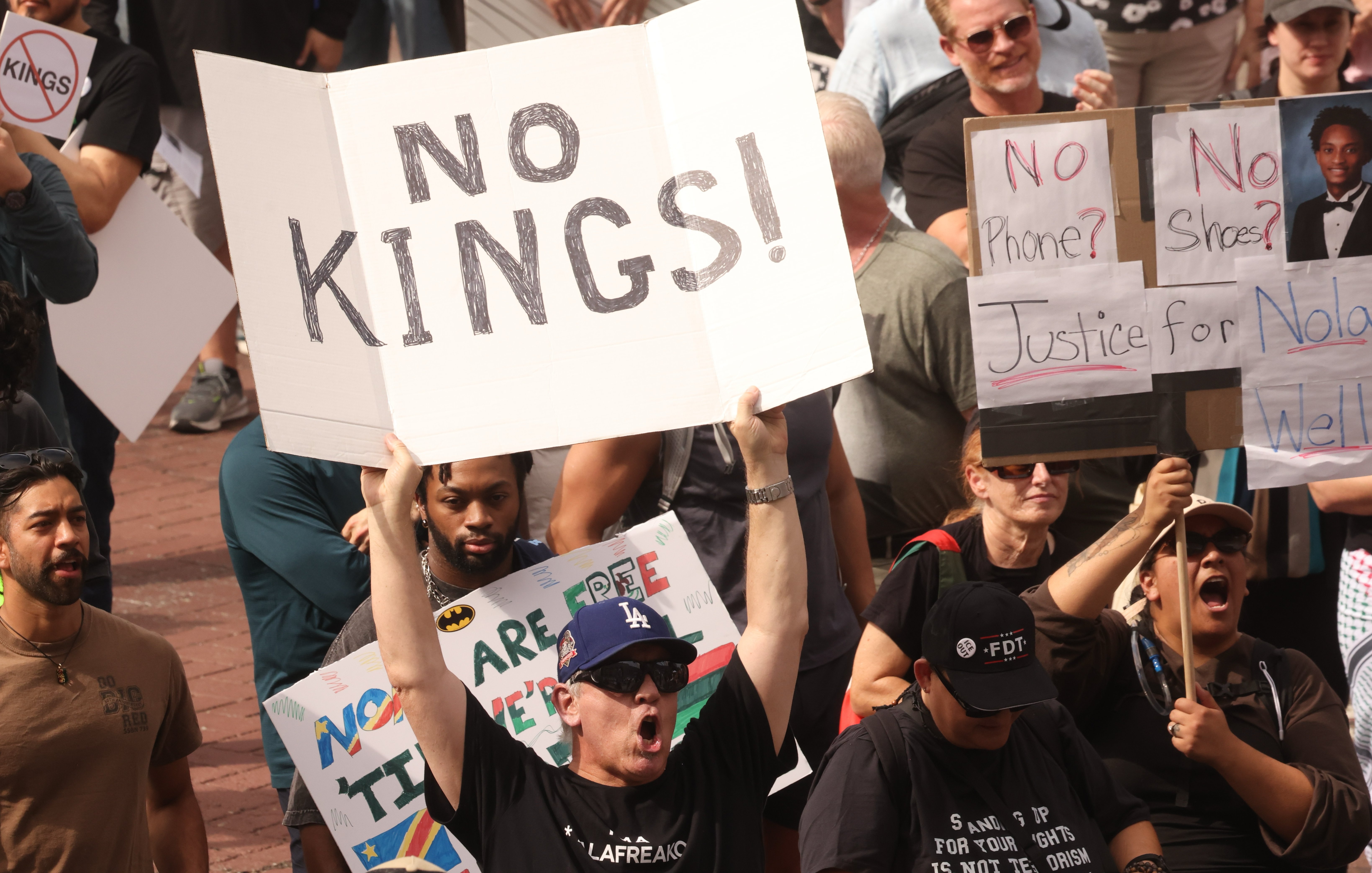 Imagen de la cobertura de: Más de 2,500 eventos de ‘No Kings’ impulsan el voto anticipado en Estados Unidos