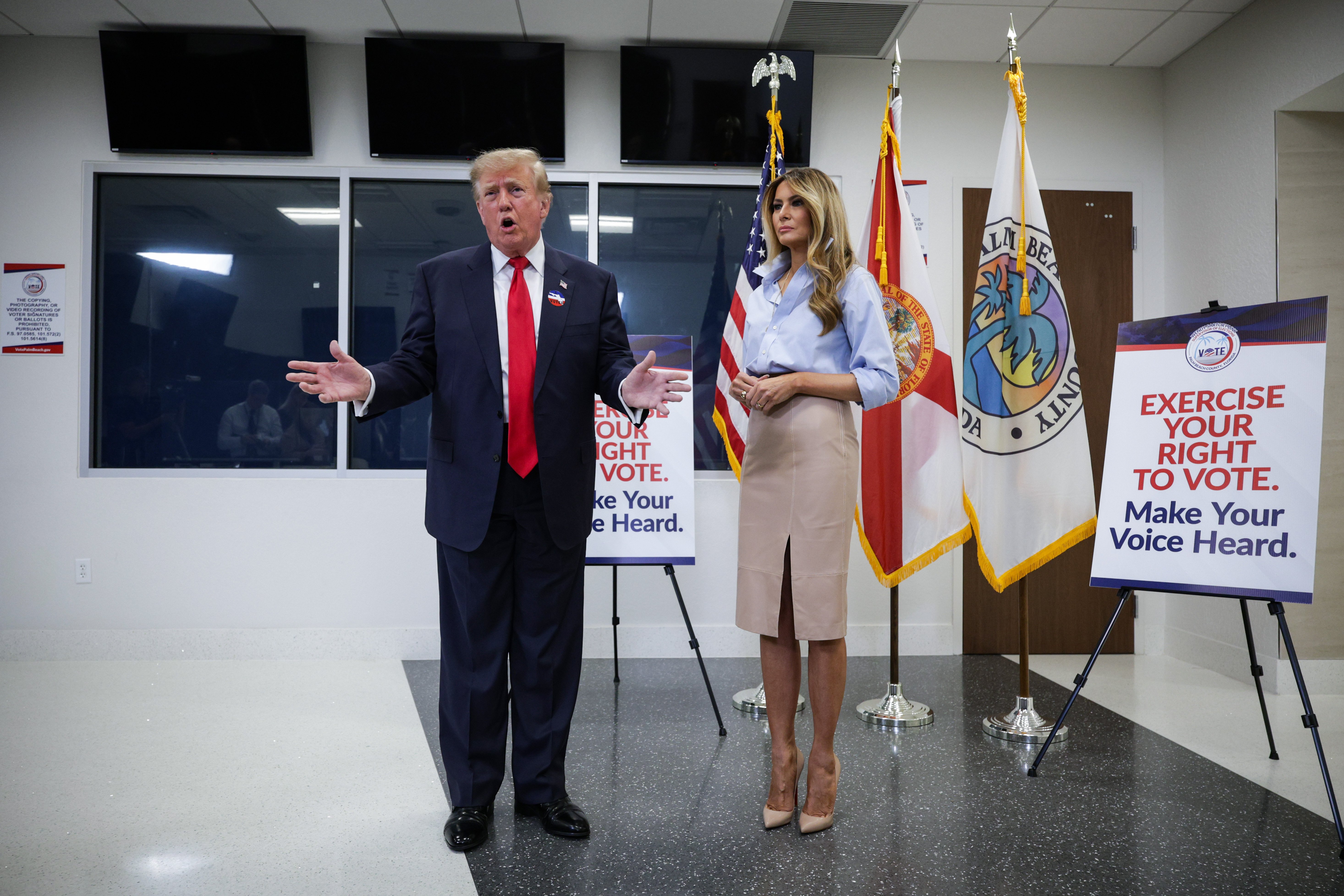 Imagen de la cobertura de: Trump vota por adelantado en Florida antes de viajar a un acto de campaña en Georgia