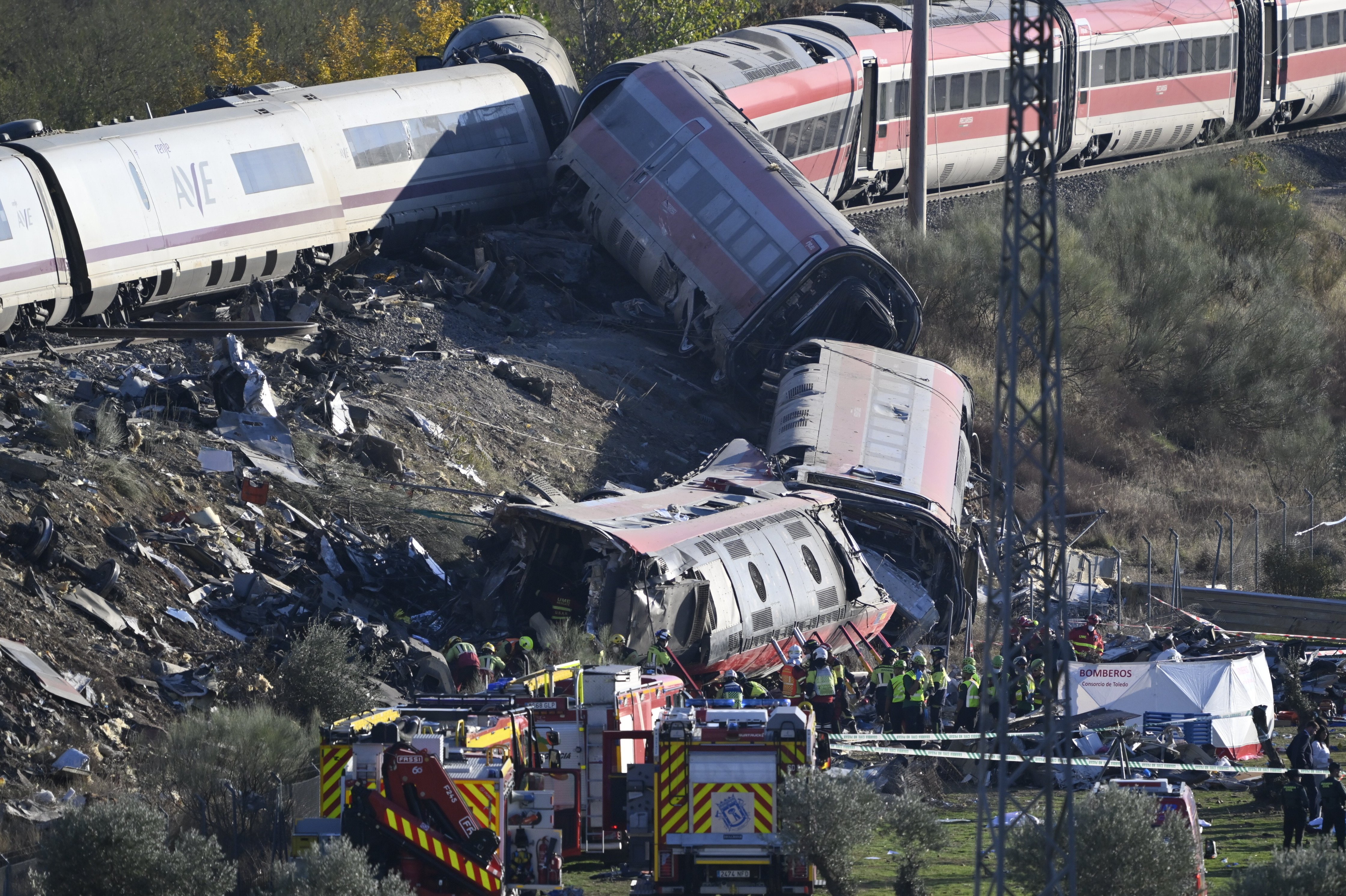 Choque de trenes deja decenas de muertos en España