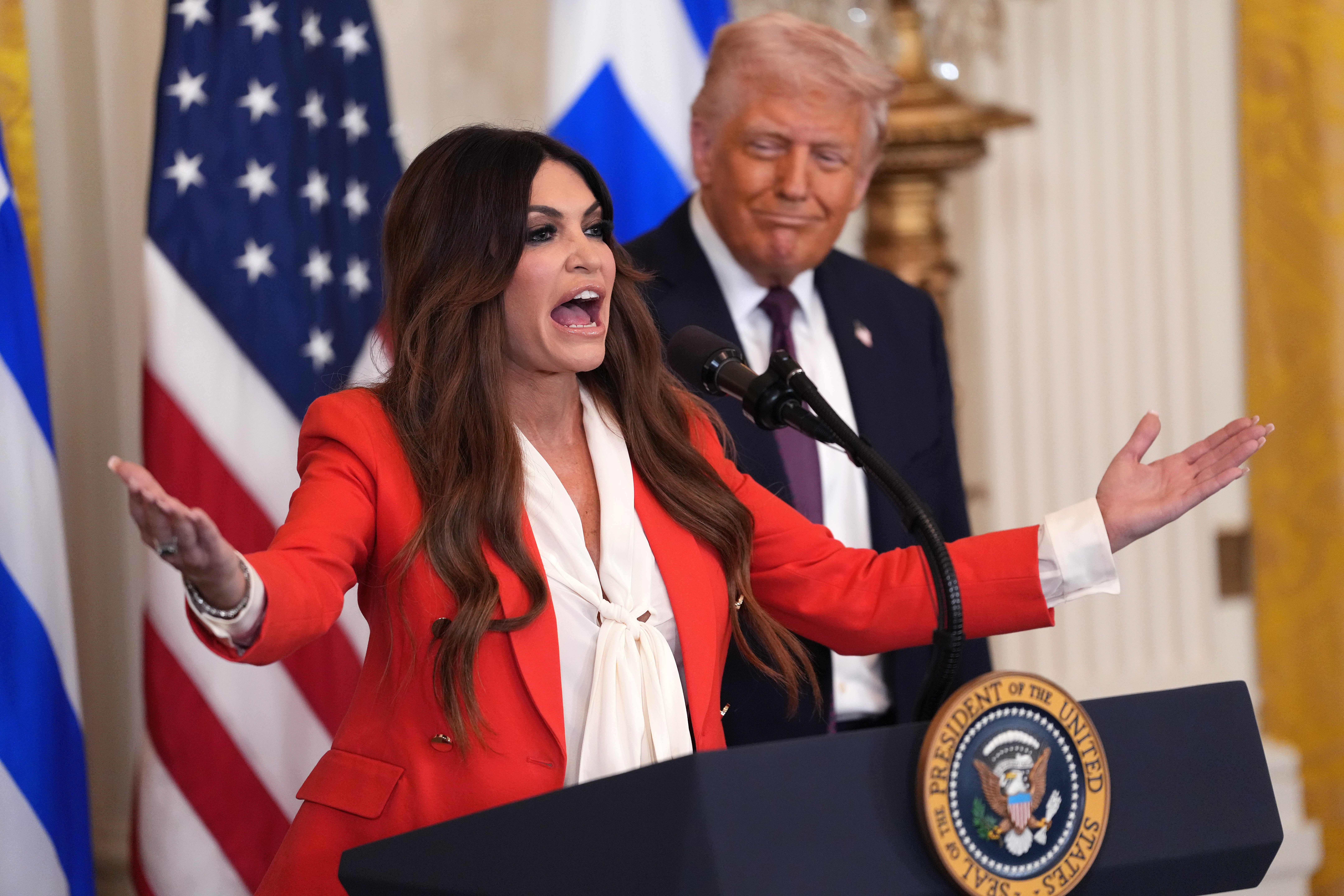 Embajadora de EEUU en Grecia que fue pareja de Trump Jr. y esposa de Newsom renuncia al cargo
