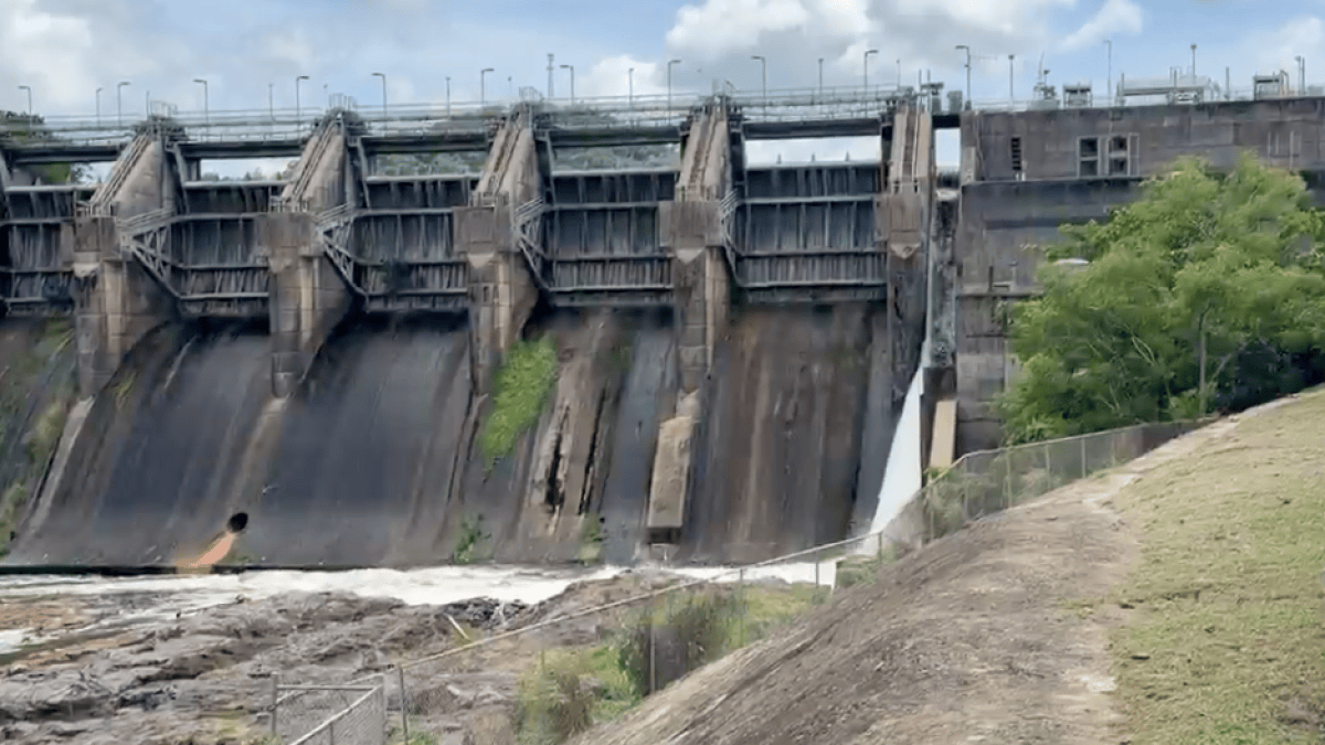 Abren compuerta del embalse Carraízo ante aumento en su nivel de agua
