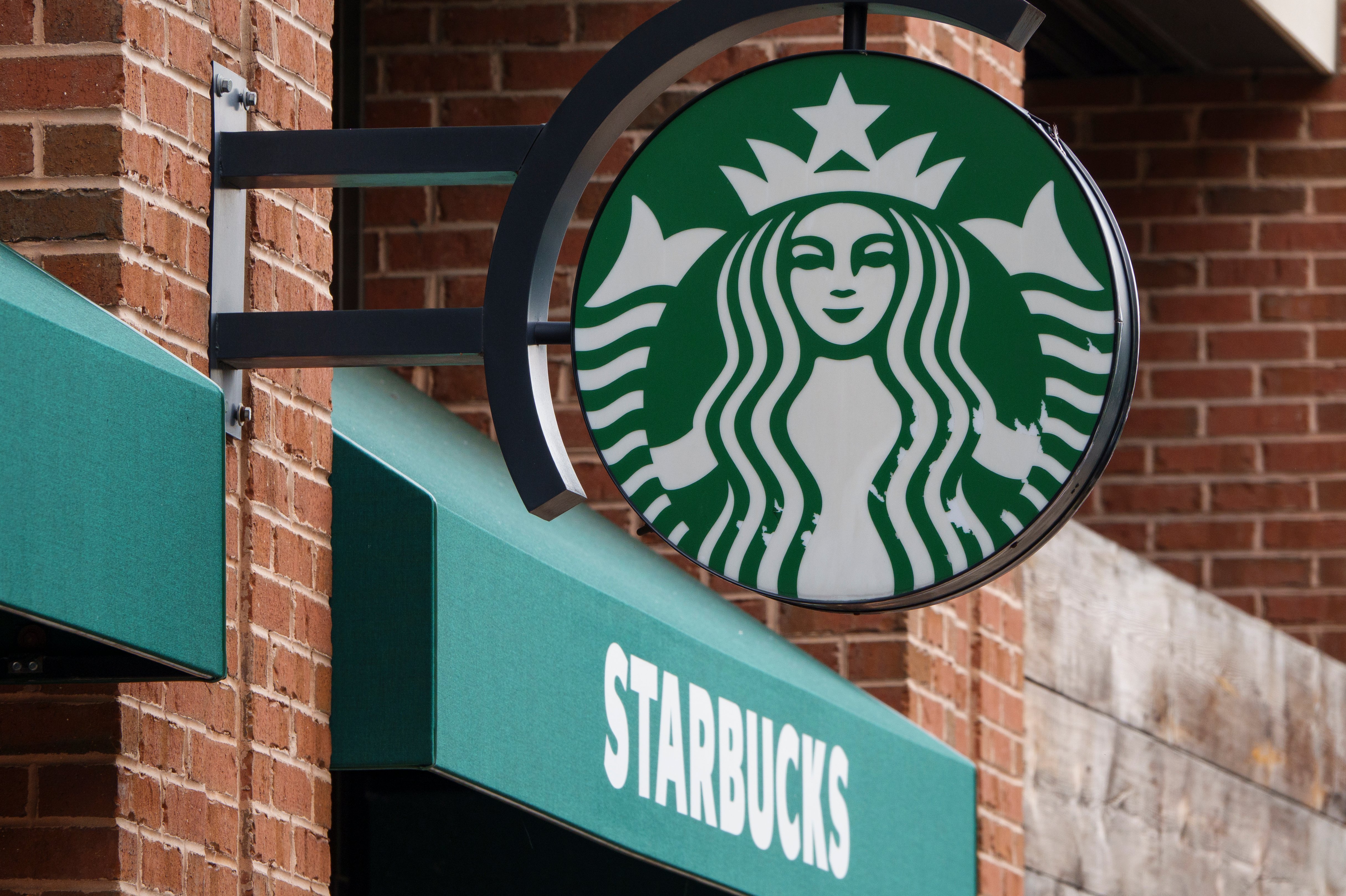 Imagen del artículo de Telemundo PR: Starbucks pone fin a los rumores: "No estamos comprando Chipotle"
